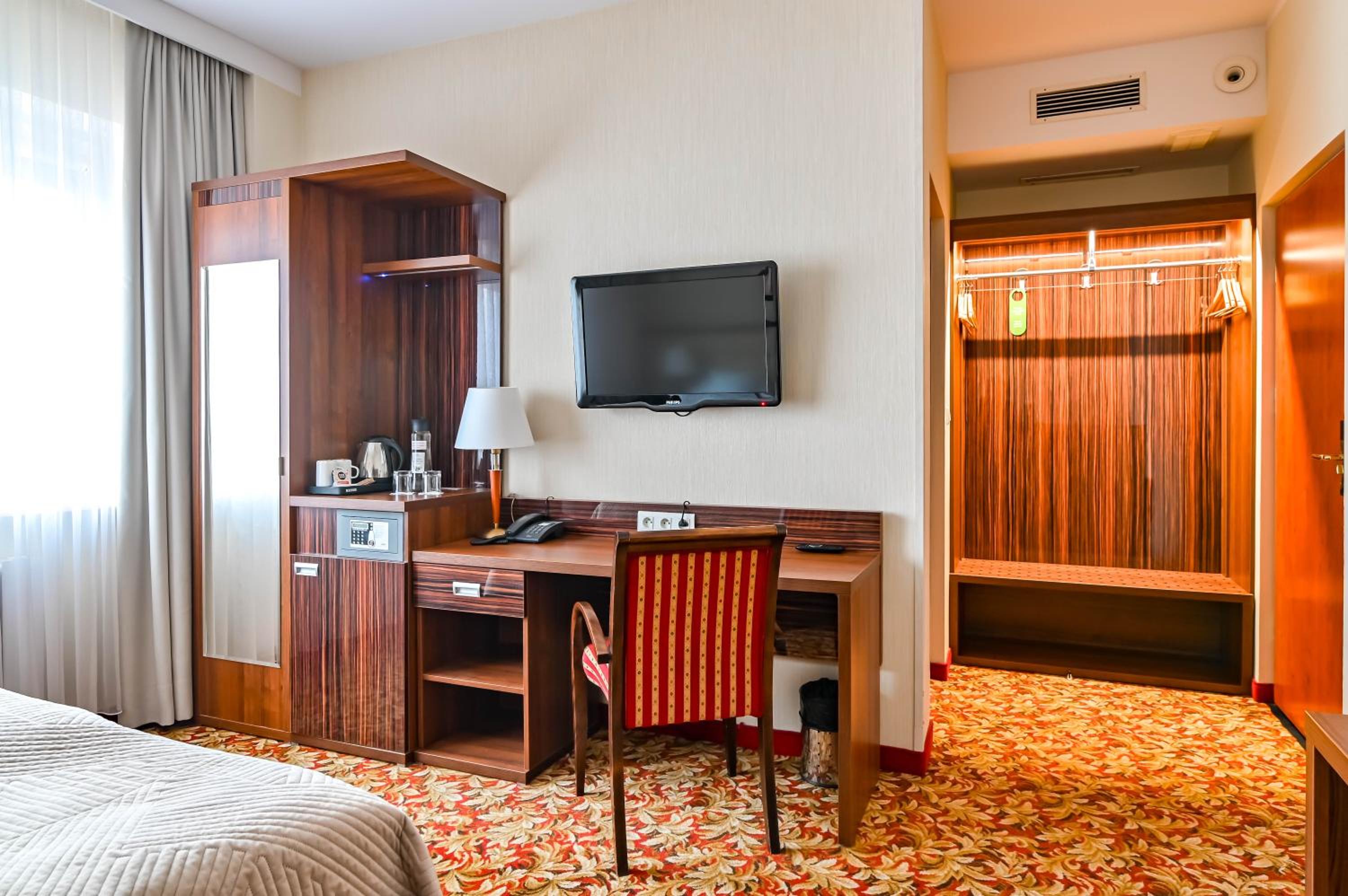 Double or Twin Room - Photo 3