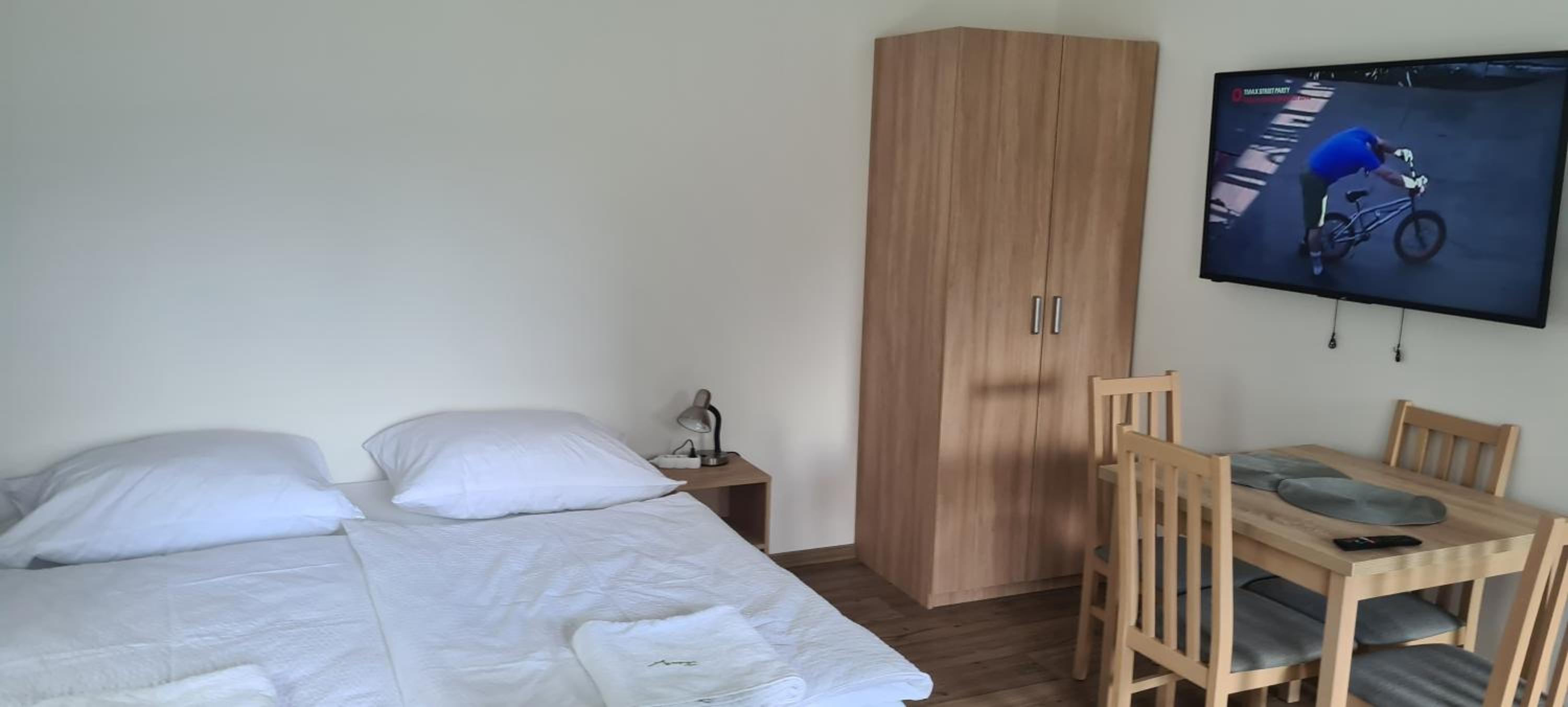 Deluxe King Suite photo 3