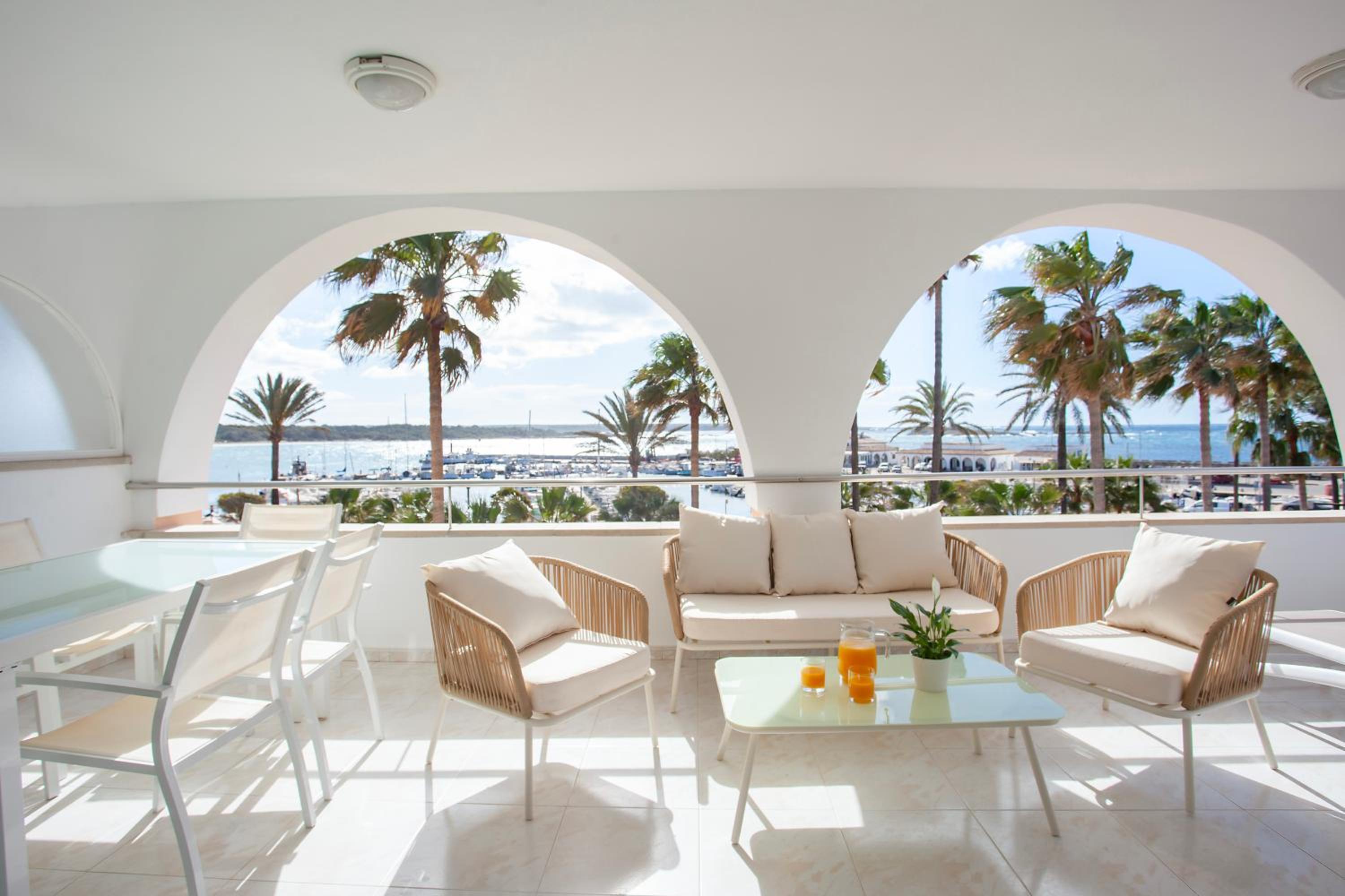 Three-Bedroom Apartment with Sea View (VT/28)