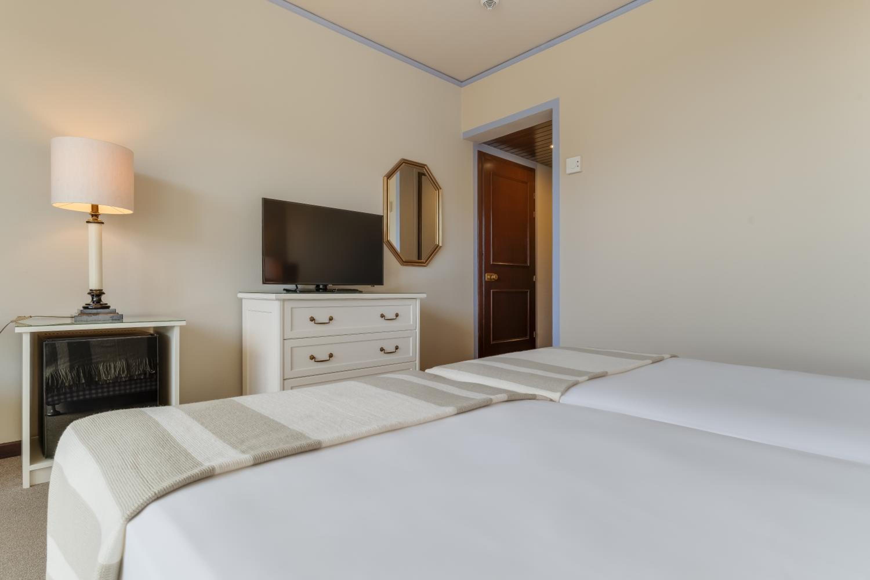 Double Room with Garden View thumbnail 5