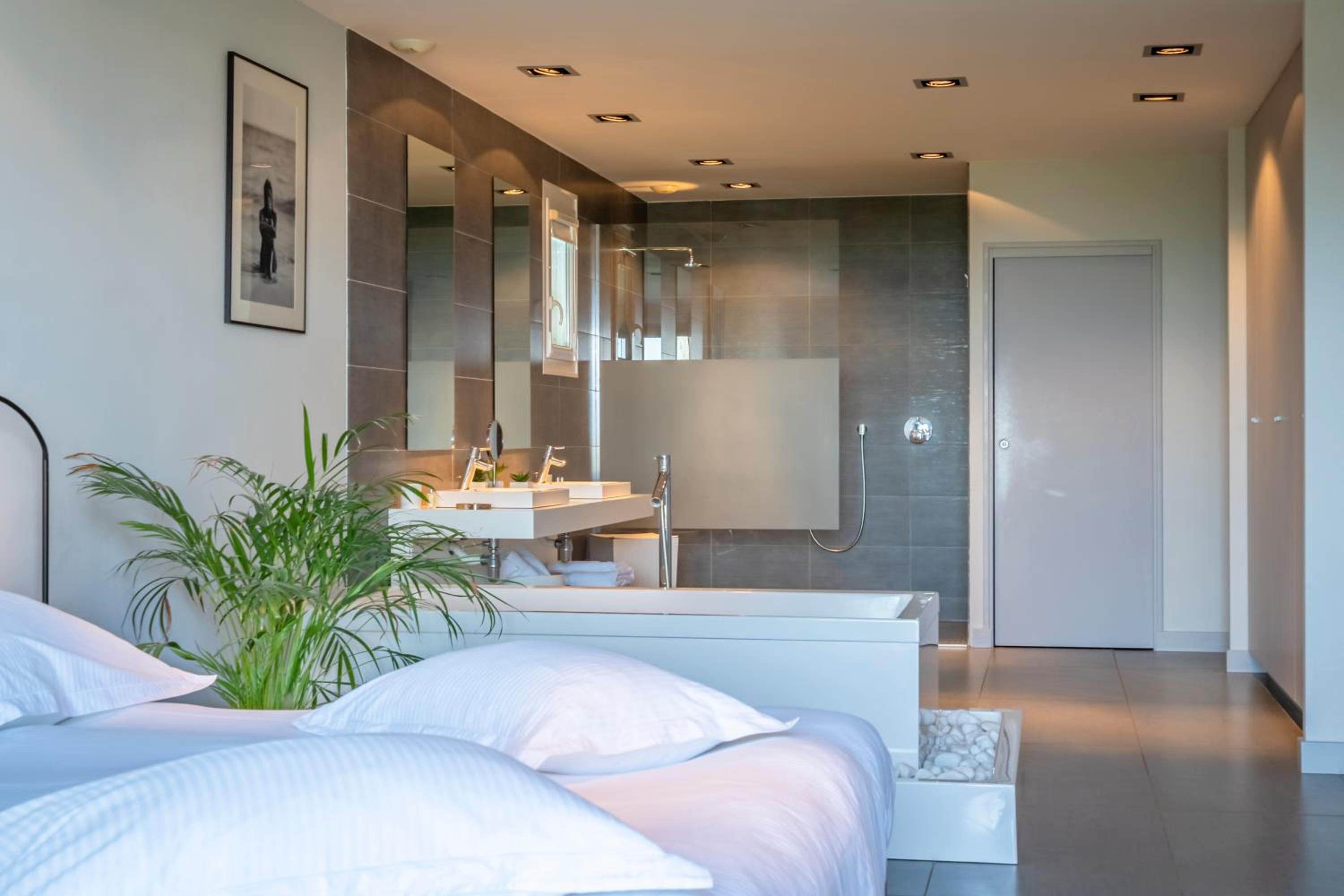 Belhara Room with ocean view photo 3