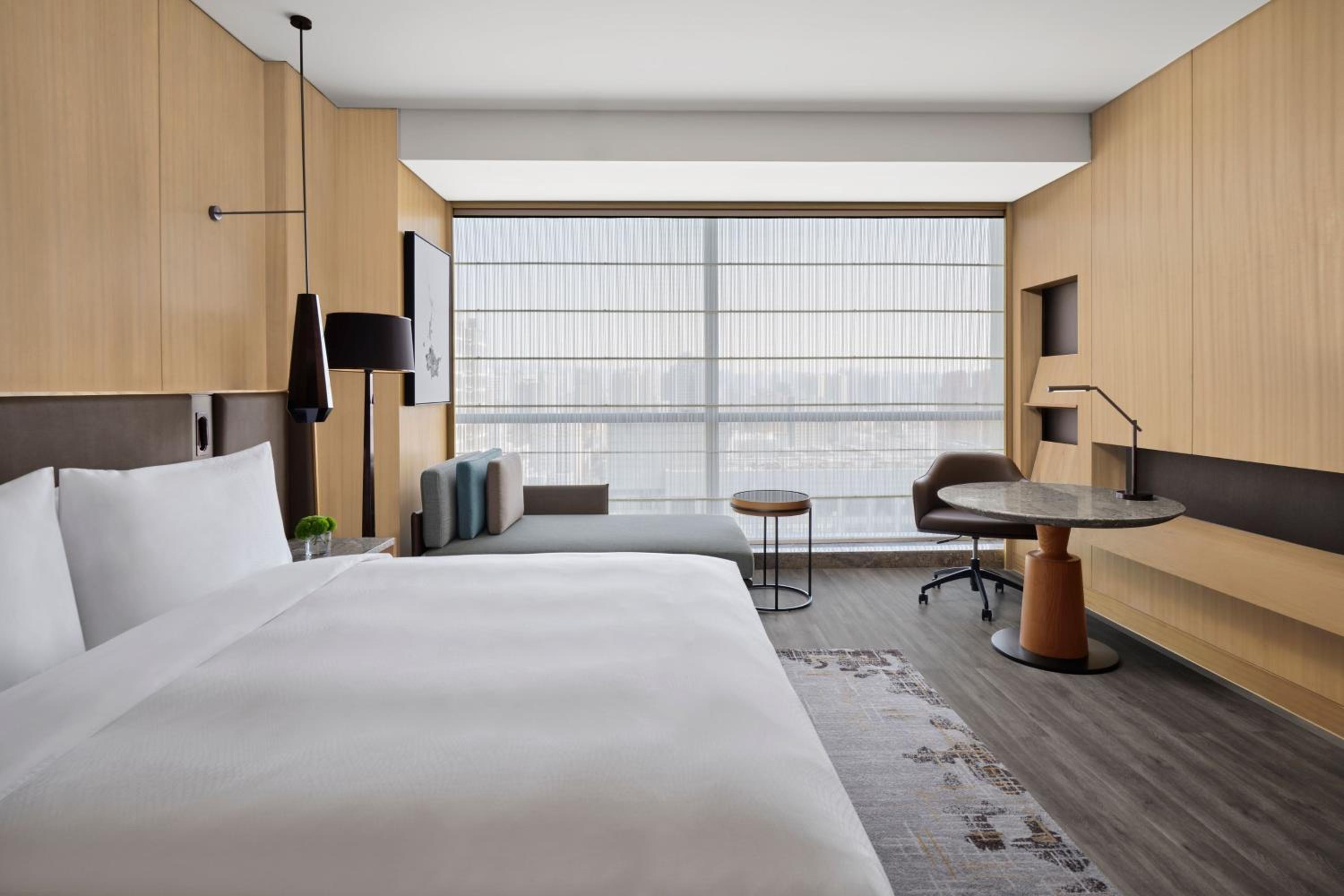 Executive King Room - Club Lounge Access photo 2