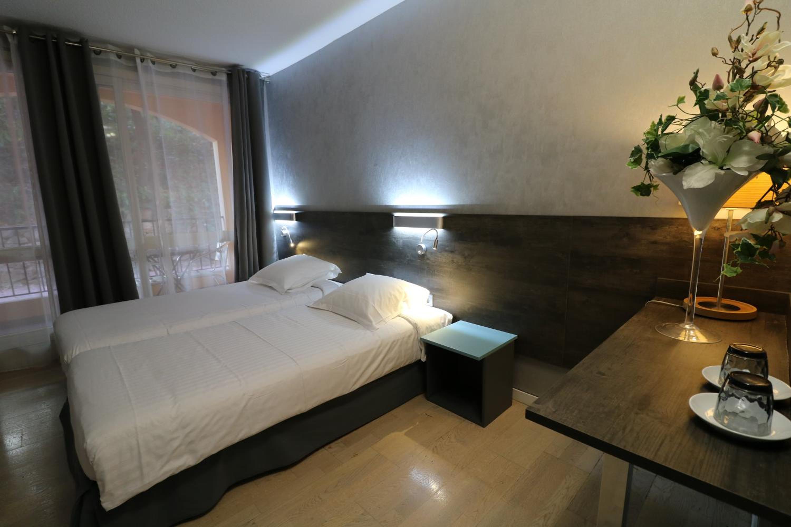 Twin Room - Photo 1