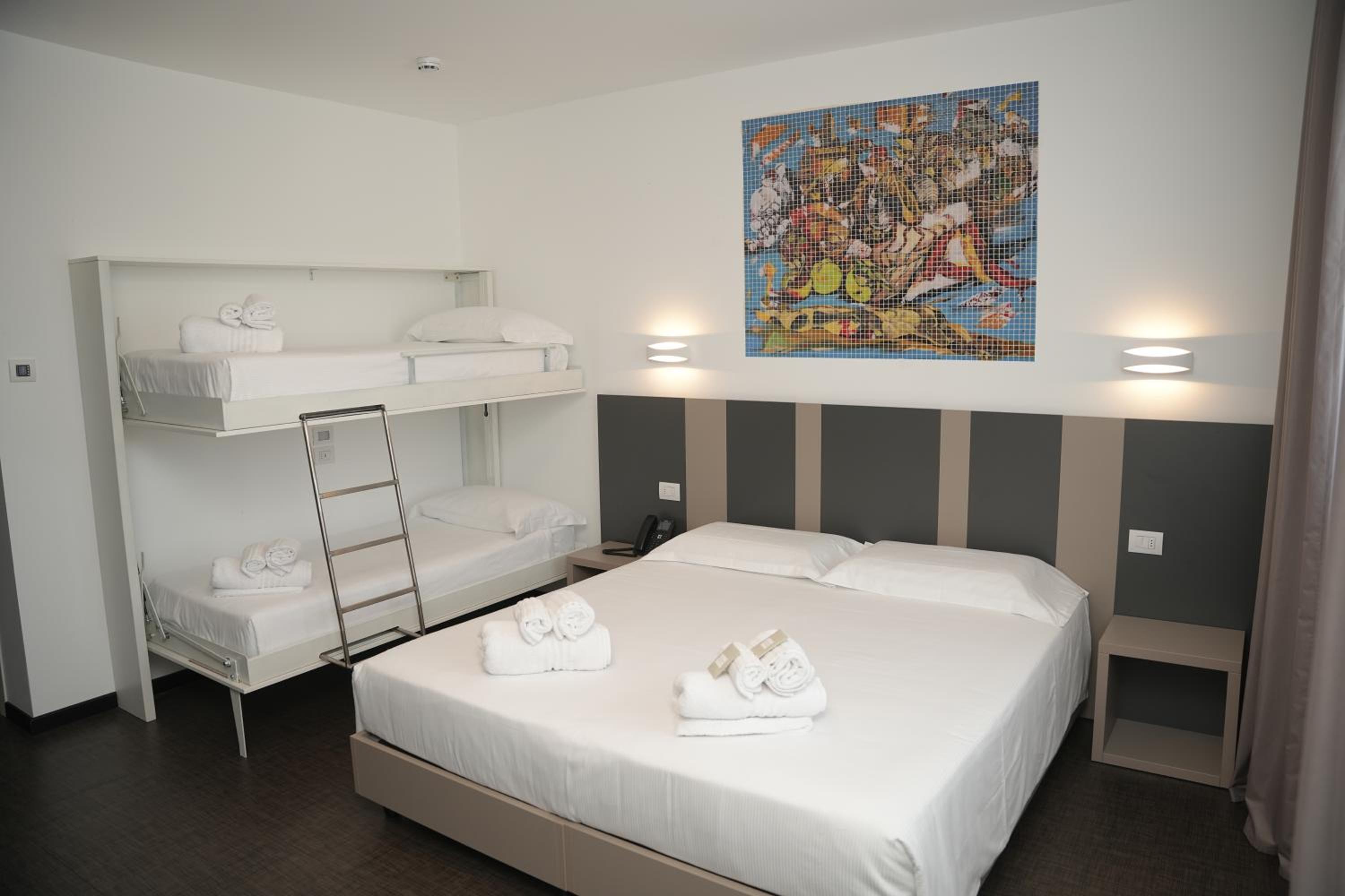 Triple Room - Photo 12