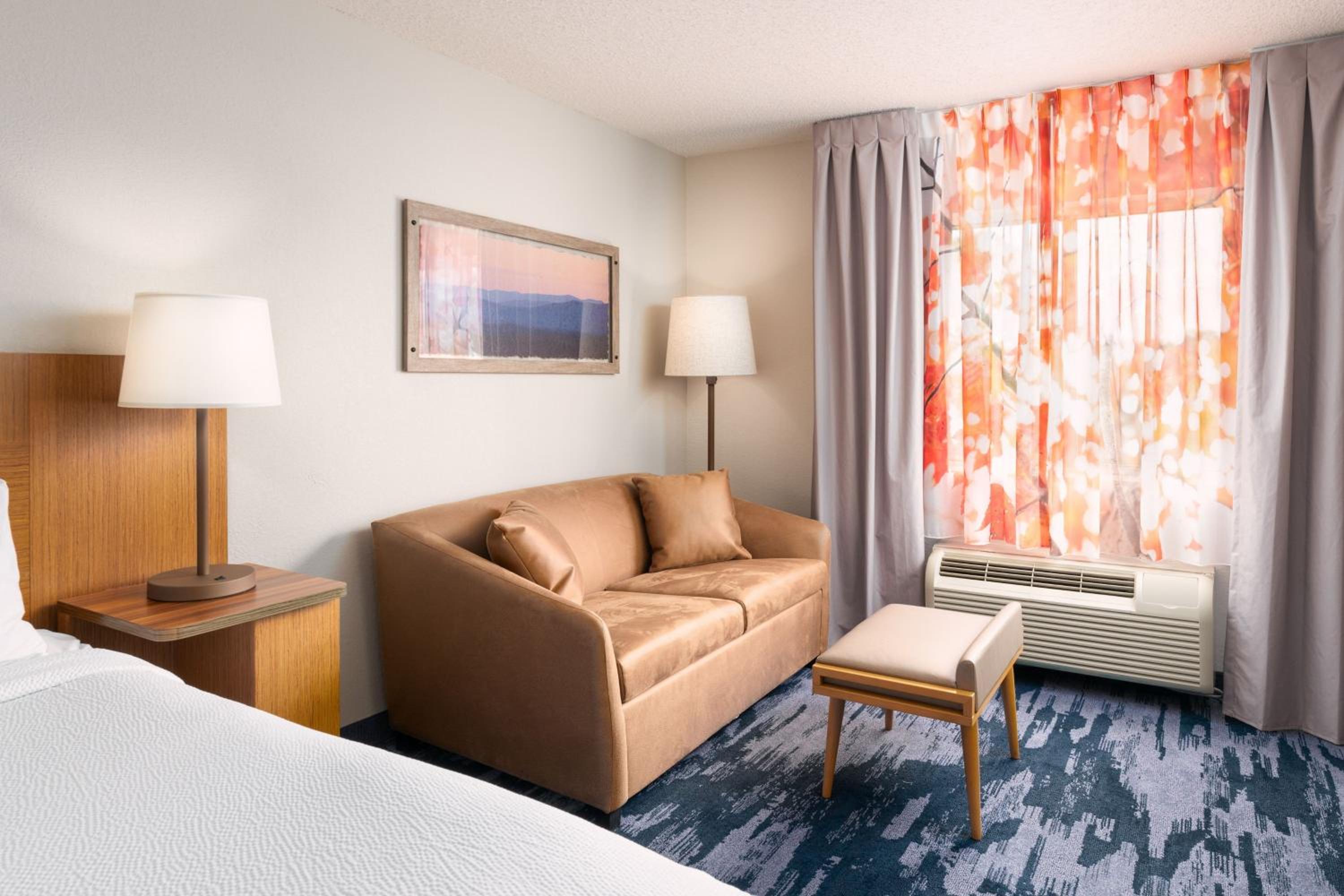 King Room with Sofa Bed - Photo 6