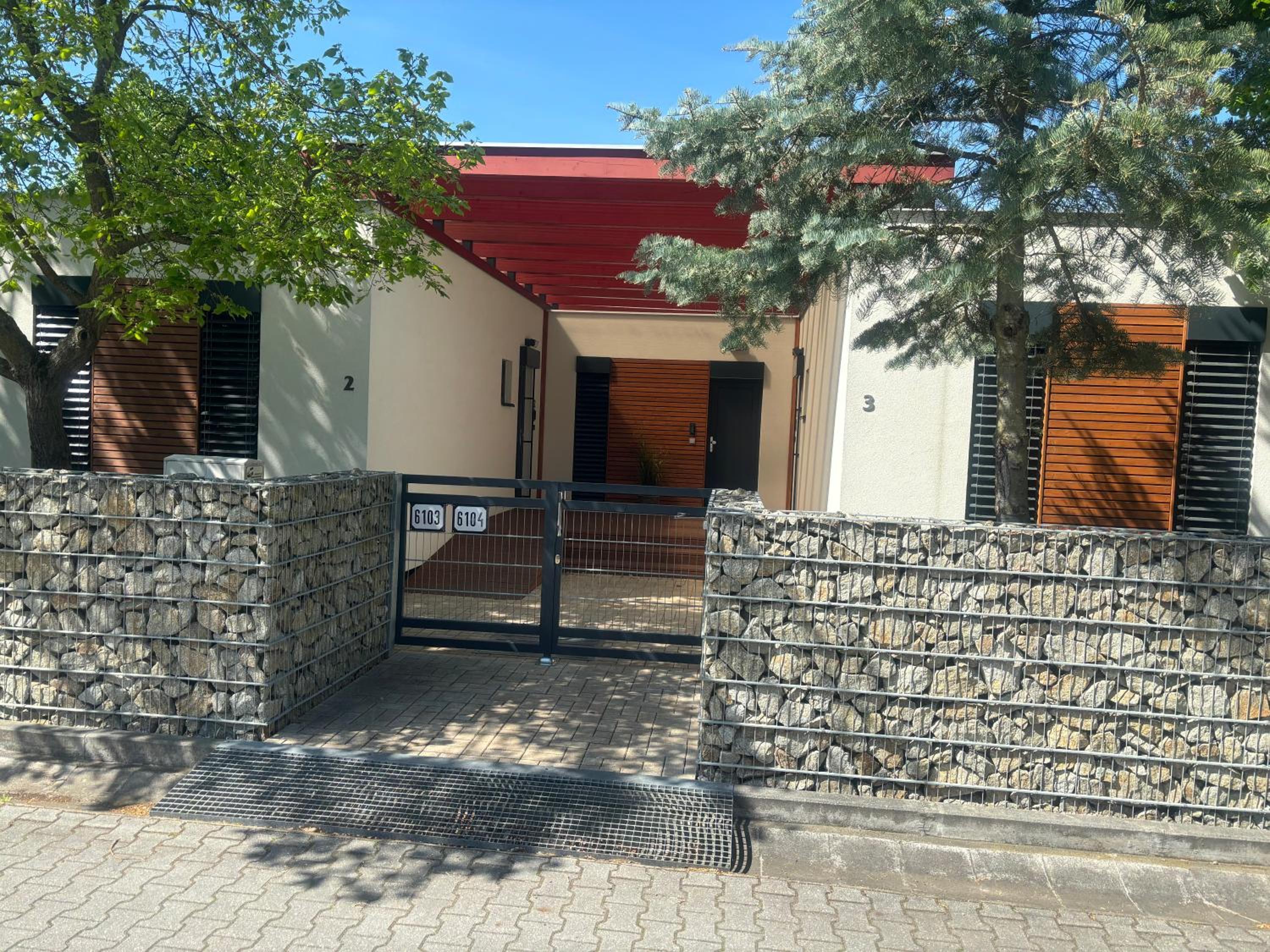 Apartment with Terrace - Photo 2