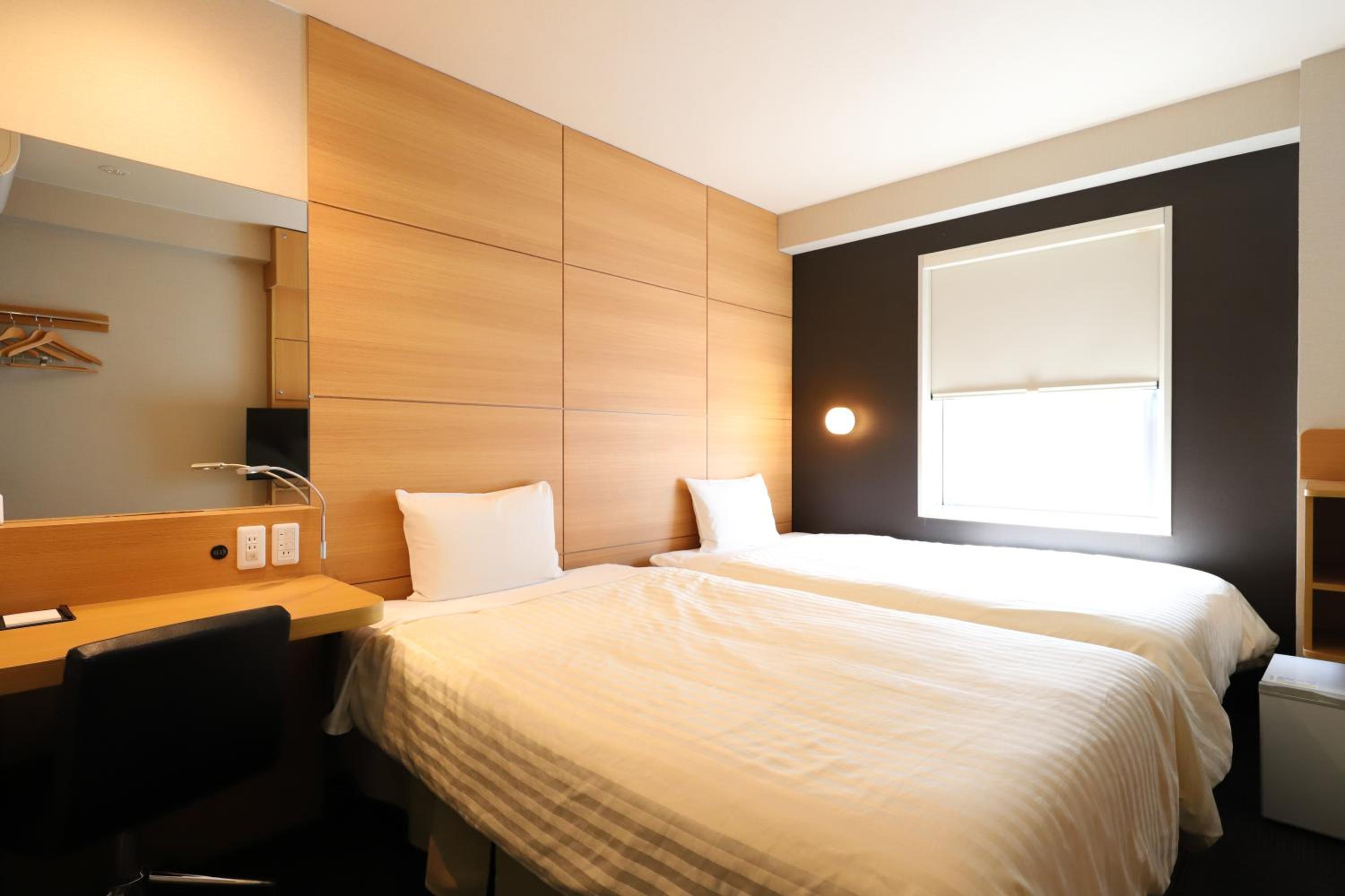 Twin Room - Non-Smoking - Photo 1