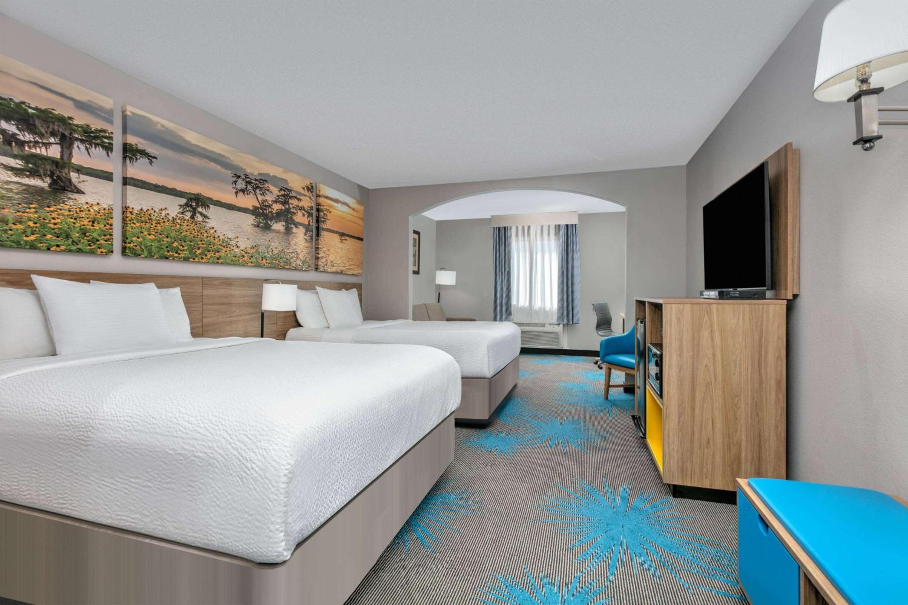 Studio Suite with Two Queen Beds - Non-Smoking - Photo 7