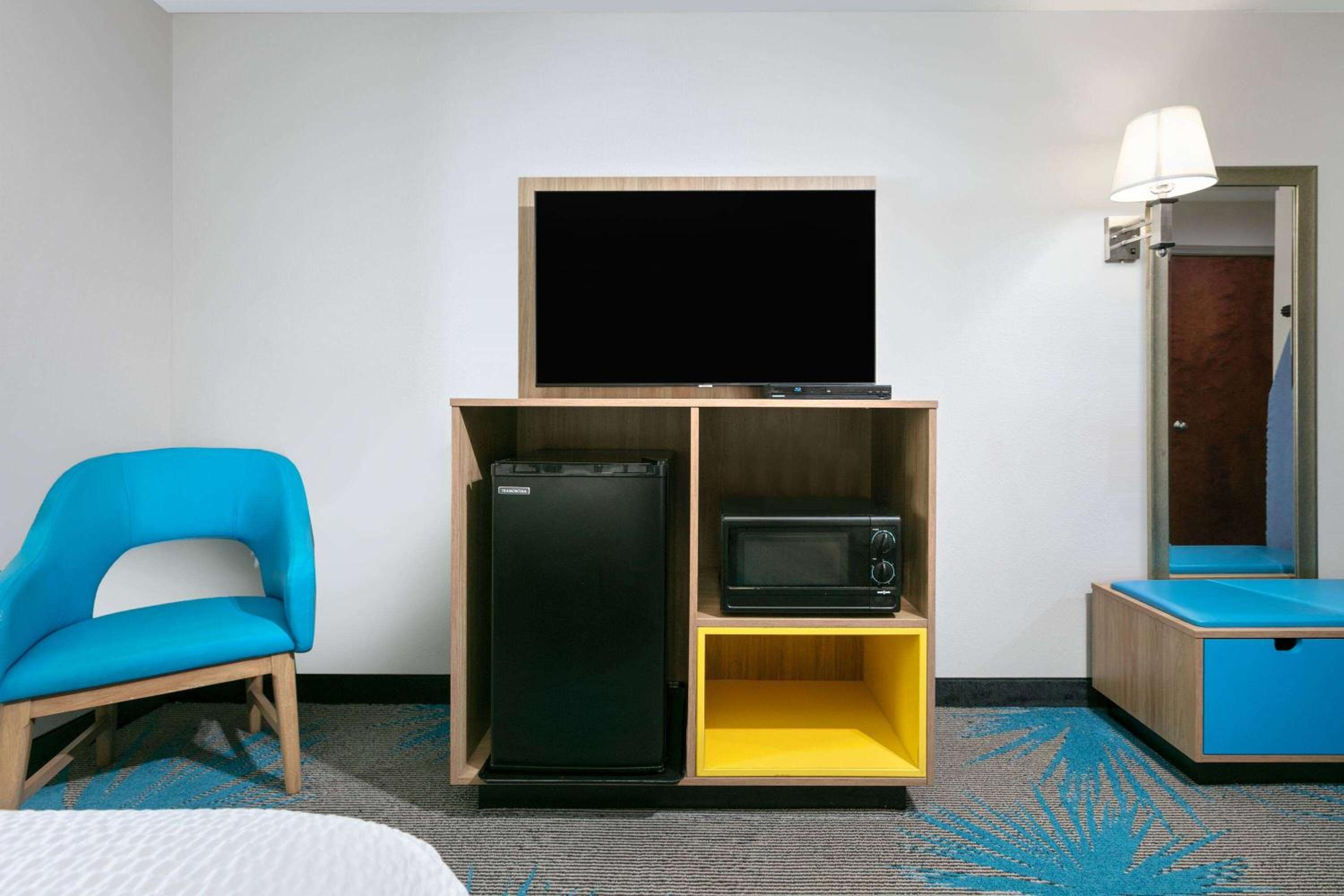 Studio Suite with Two Queen Beds - Non-Smoking - Photo 9