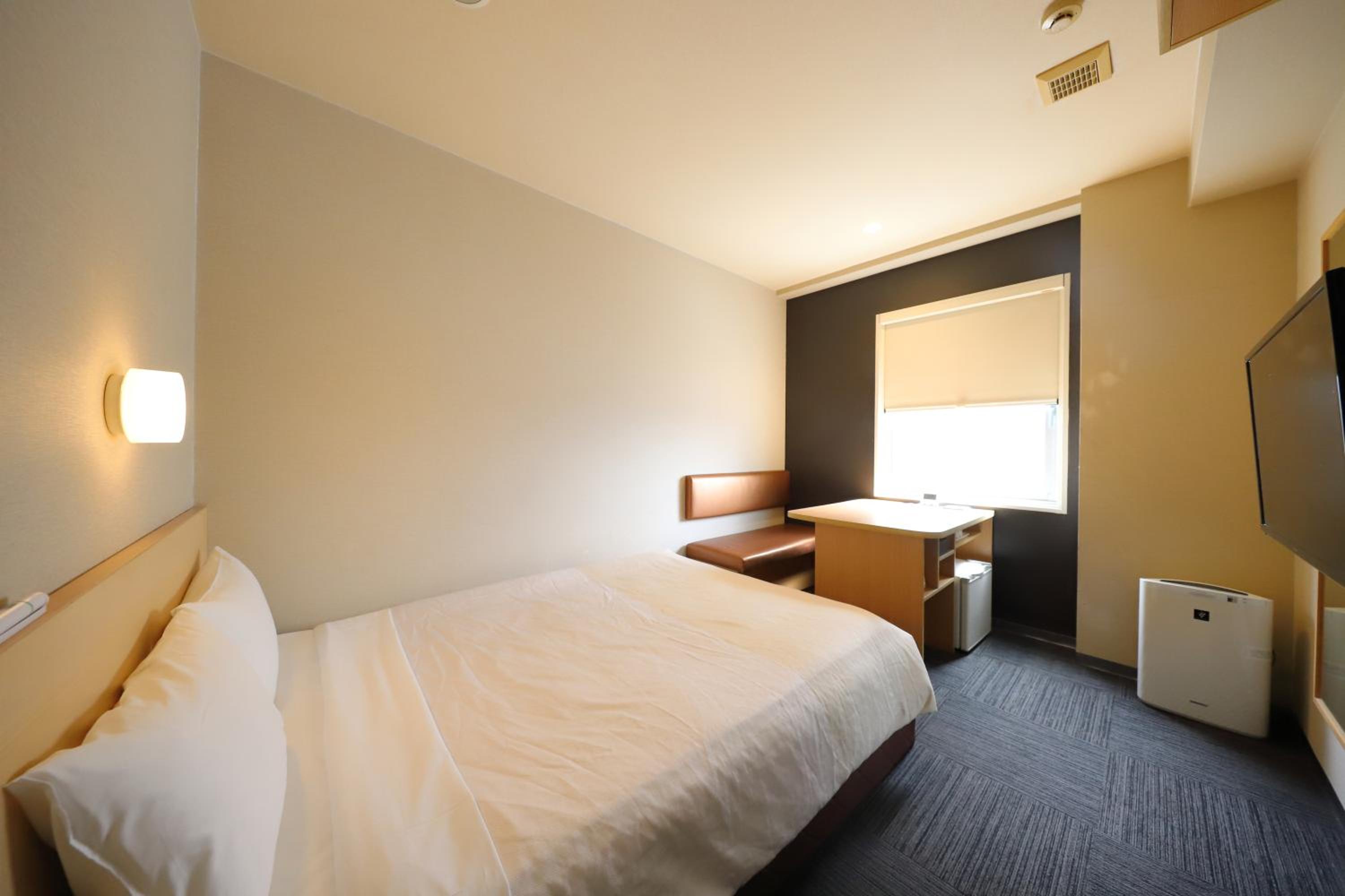 Double Room with Bench Seat - Non-Smoking - Photo 1