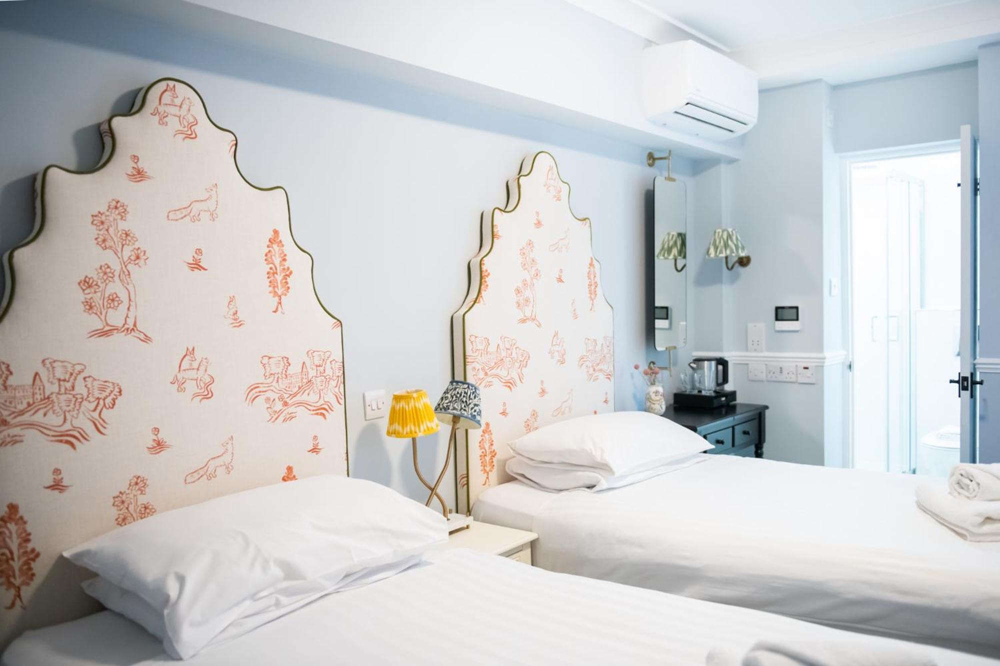 Americana Twin Room photo 1
