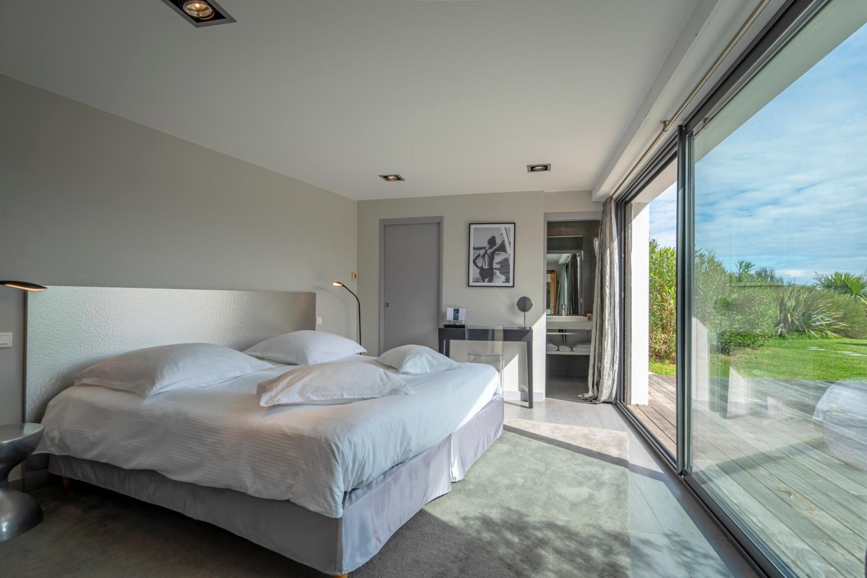 Chambre Parlementia – Vue sur Piscine