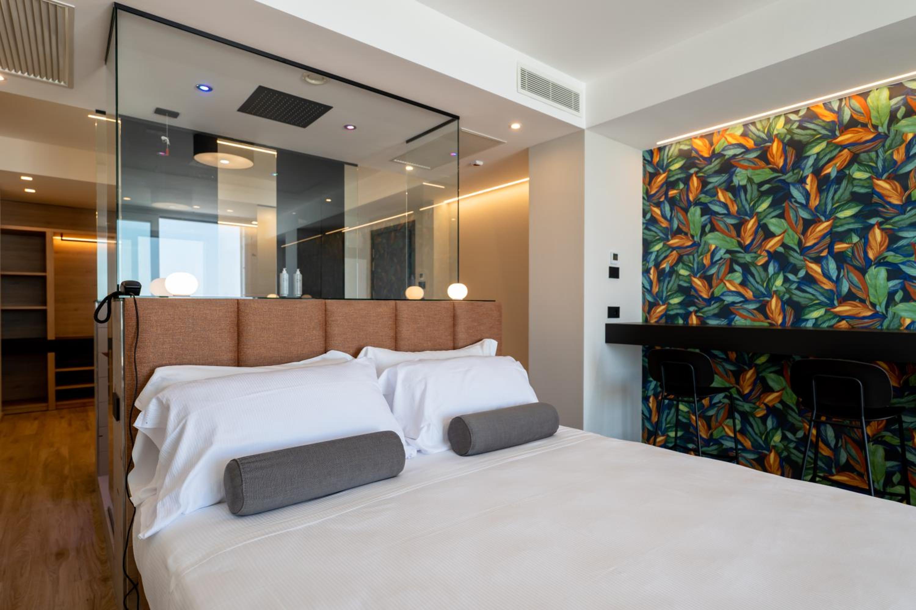 Panoramic Suite with Terrace and Hot Tub - Sea Front photo 3
