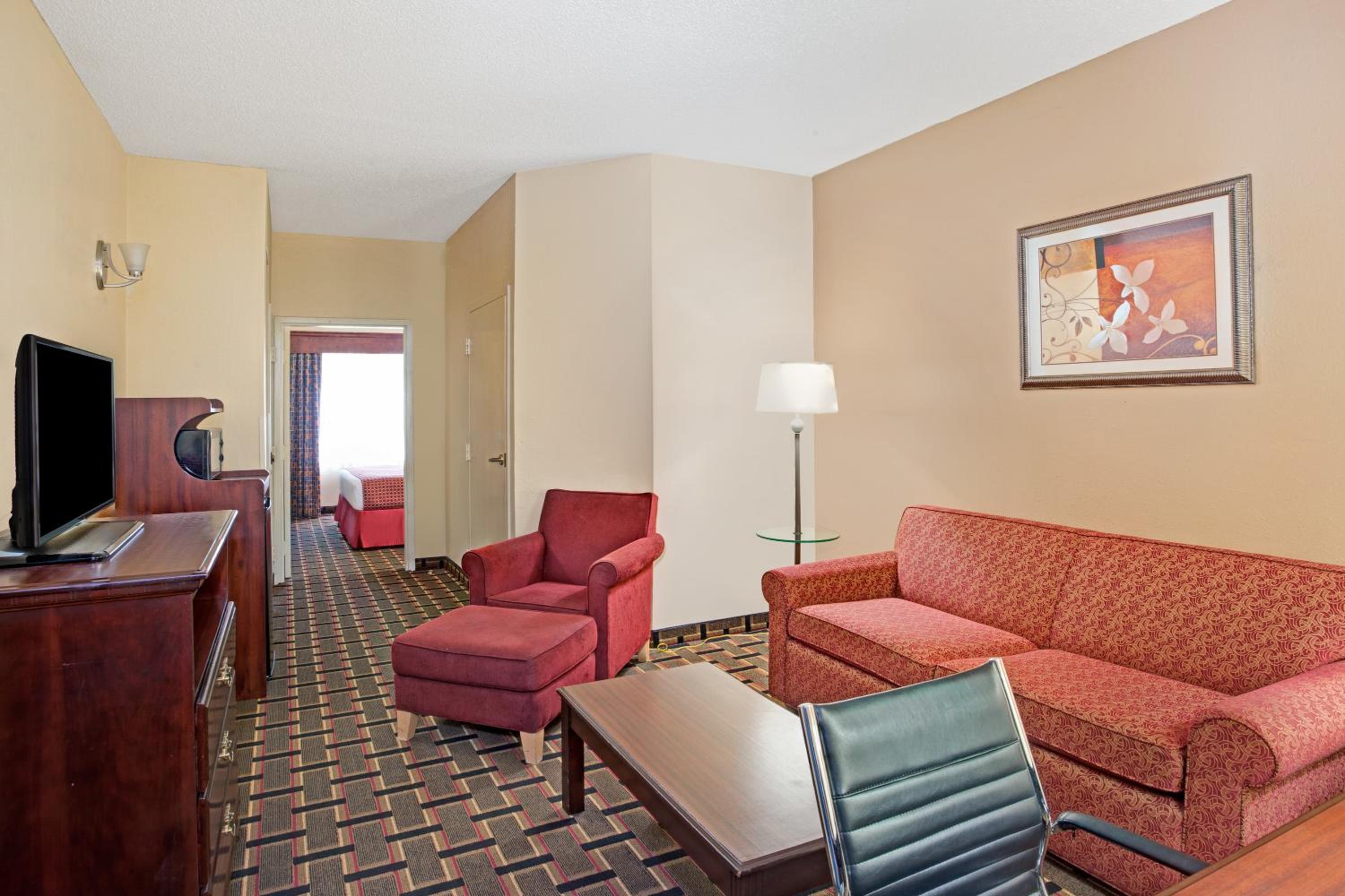 Deluxe King Room - Mobility Access/Non-Smoking - Photo 2