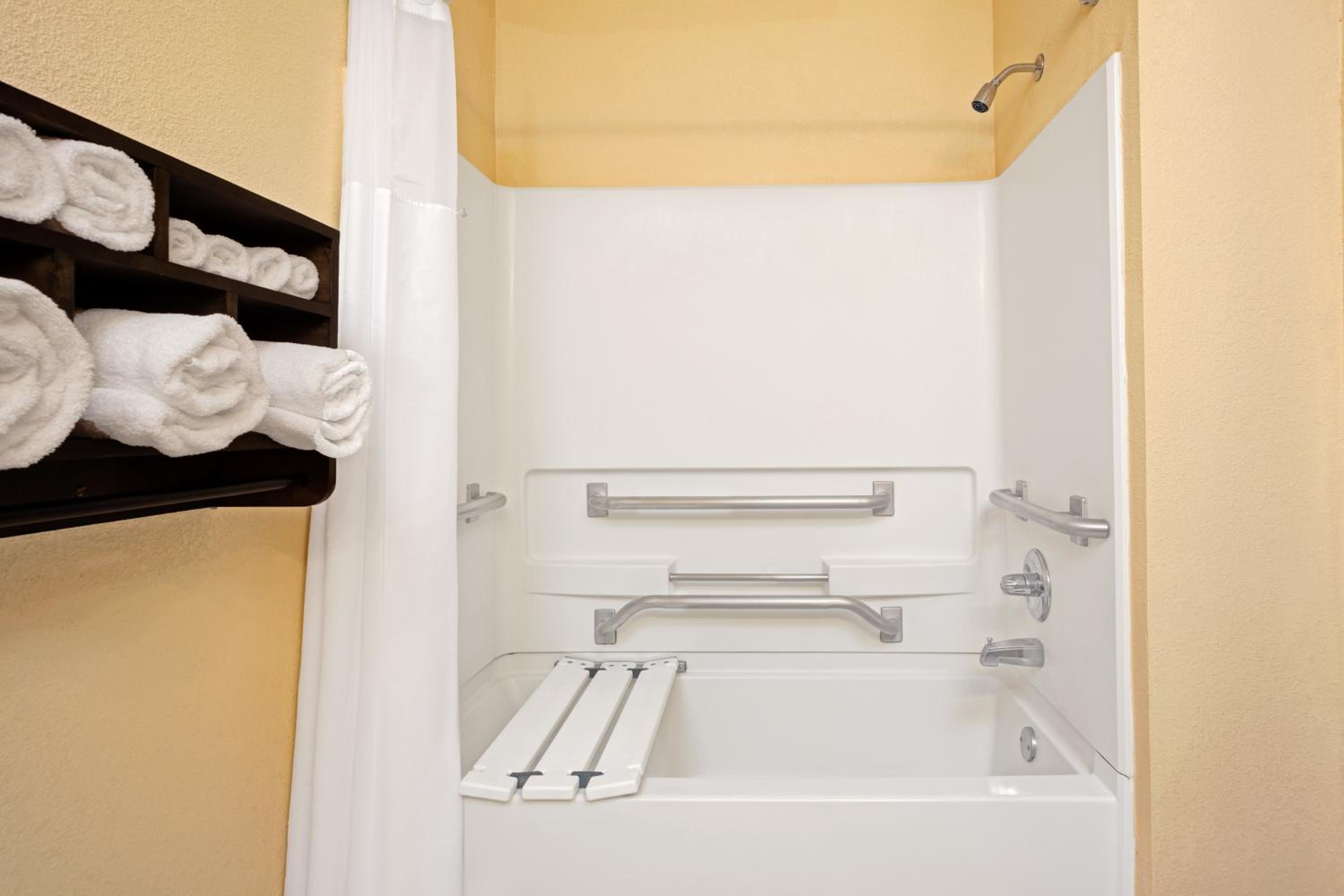 King Room - Disability Access - Non-Smoking - Photo 7