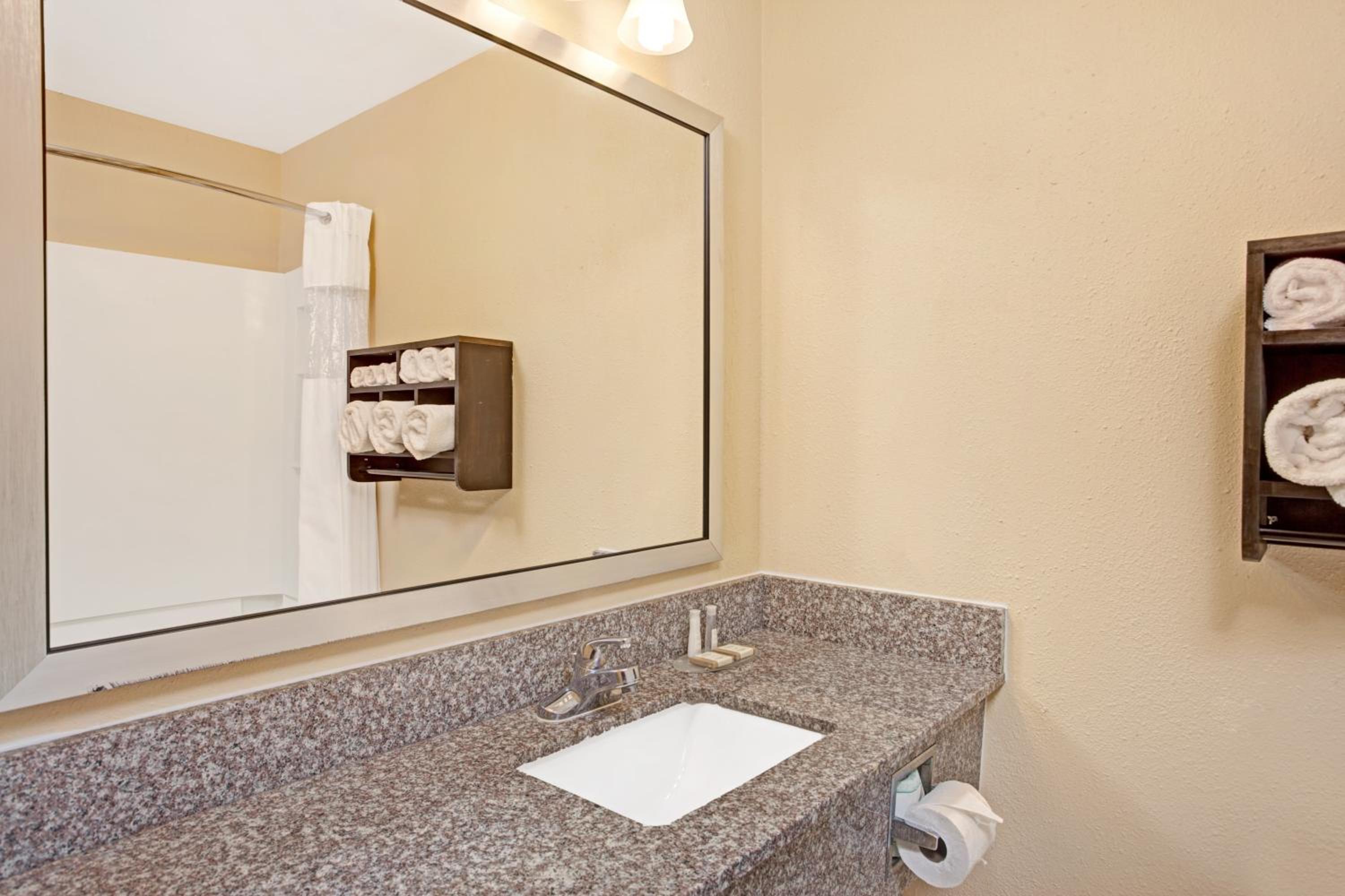 King Room- Non-Smoking - Photo 2