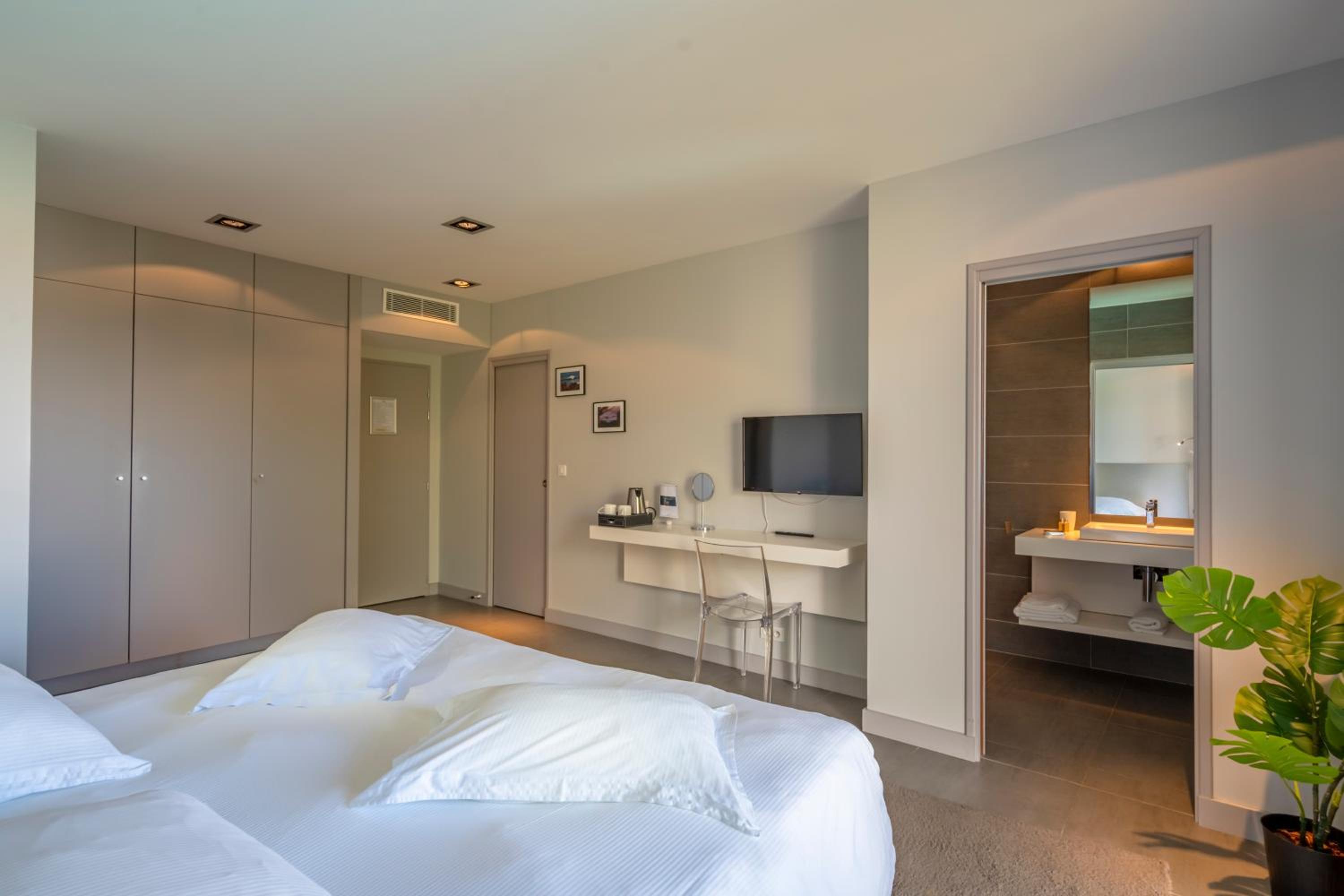 Olatua Room with Ocean View photo 3