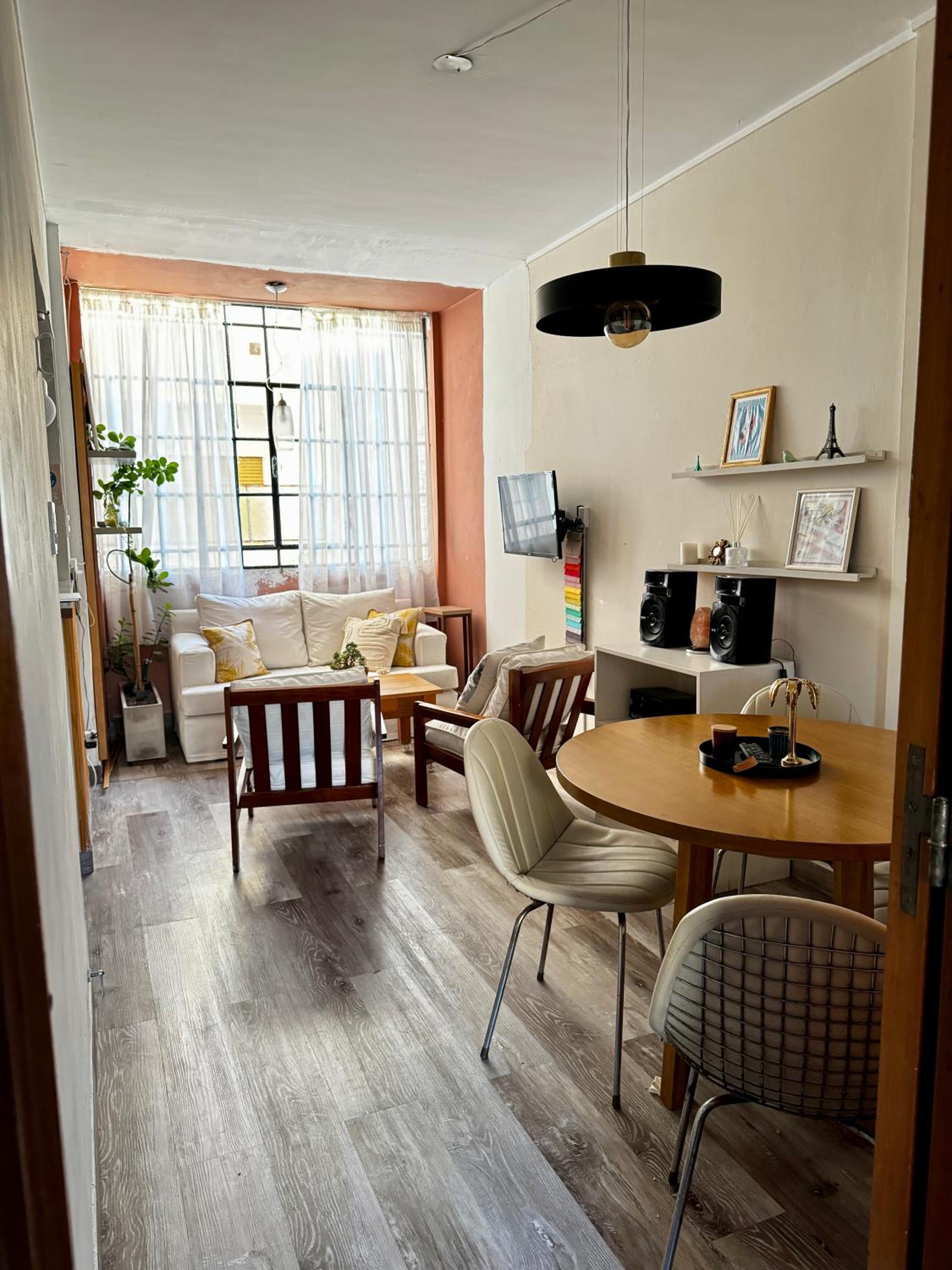 One-Bedroom Apartment photo 1