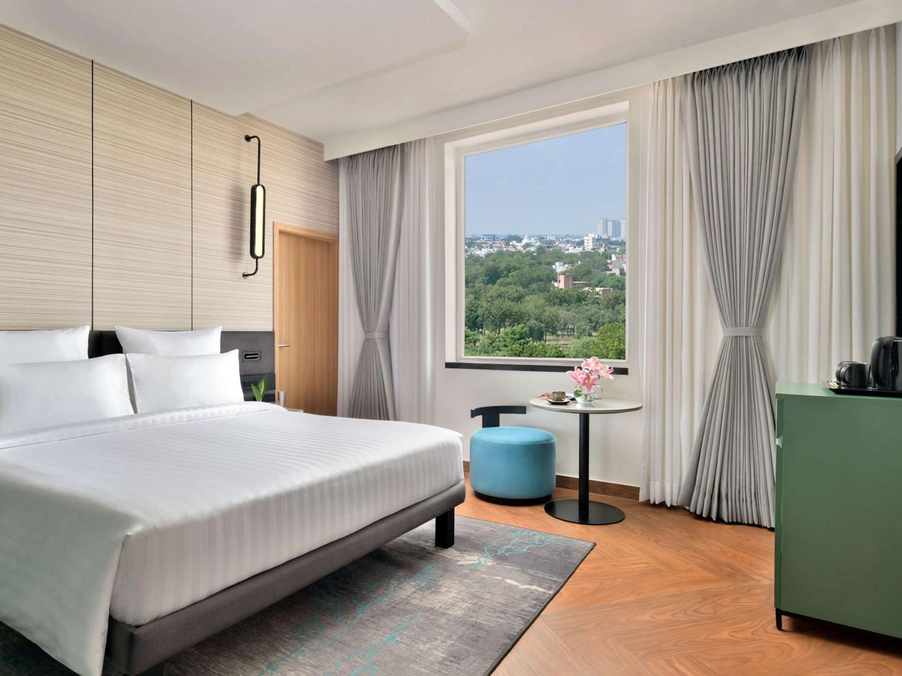 Executive Double Room with Balcony: 10% Discount on Food & Beverage | 20% Discount on One Spa | Complimentary Welcome Drink | Happy Hours Offer - Buy 2 Get 1 Free on Alcoholic Beverages and Soft Beverages photo 1