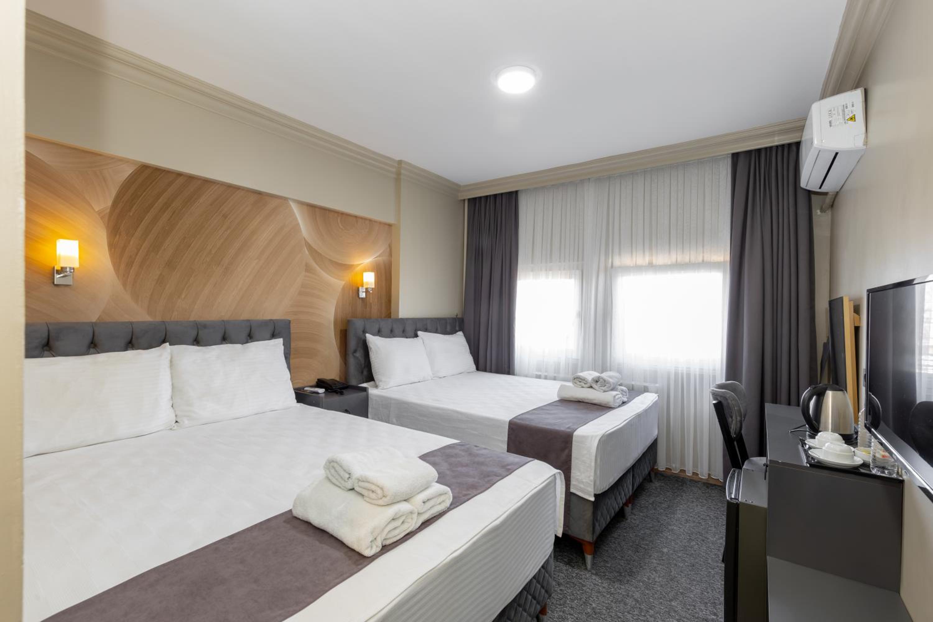 Deluxe Double Room - Photo 11