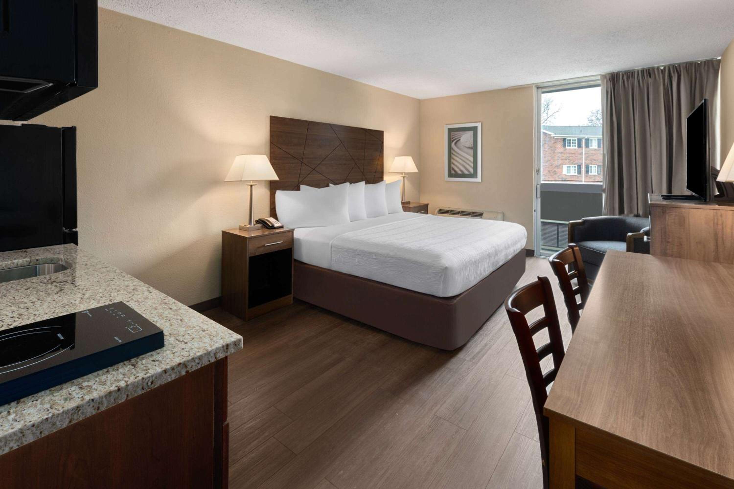King Room with Kitchenette - Non-Smoking
 - Photo 1