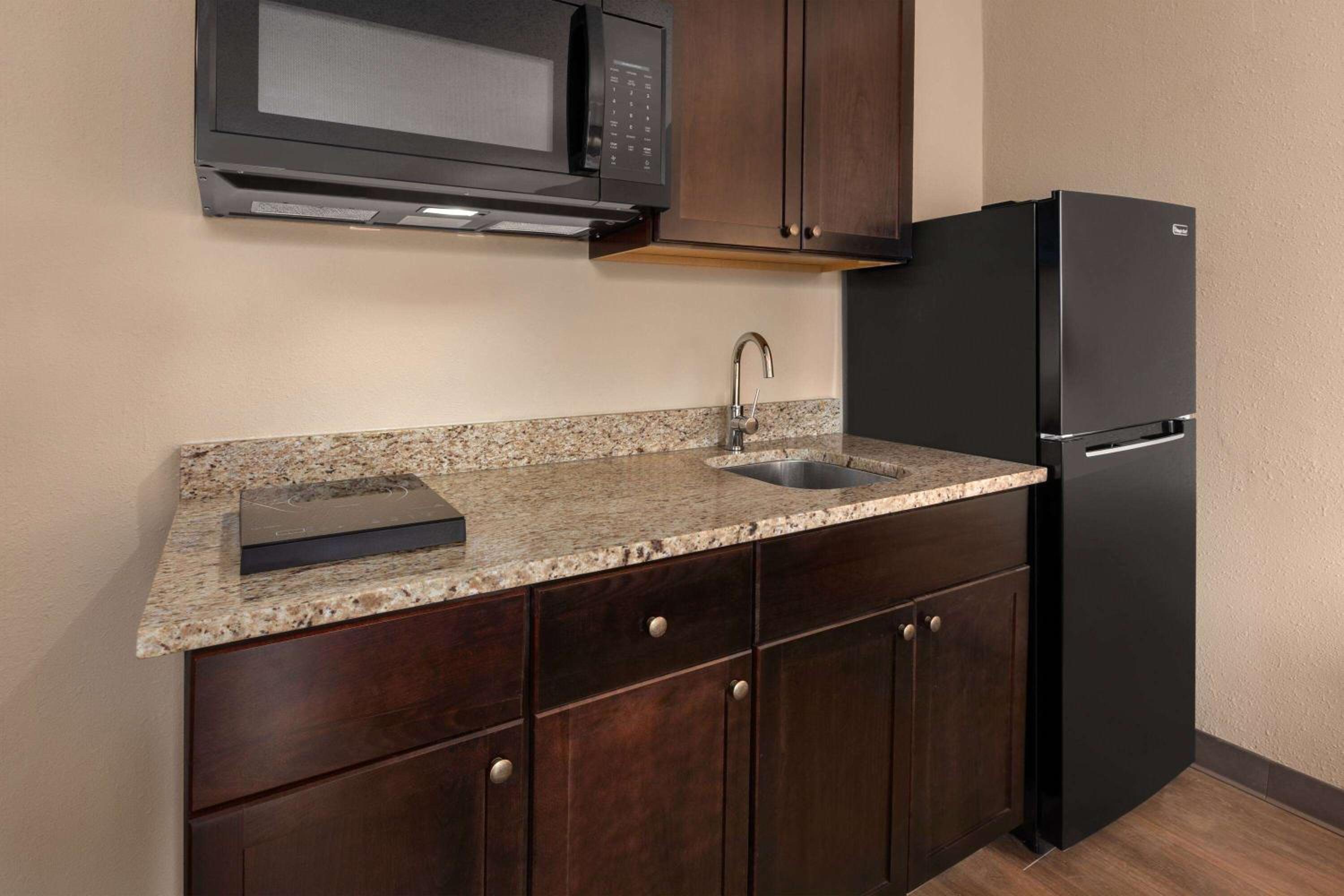 King Room with Kitchenette - Non-Smoking
 - Photo 2