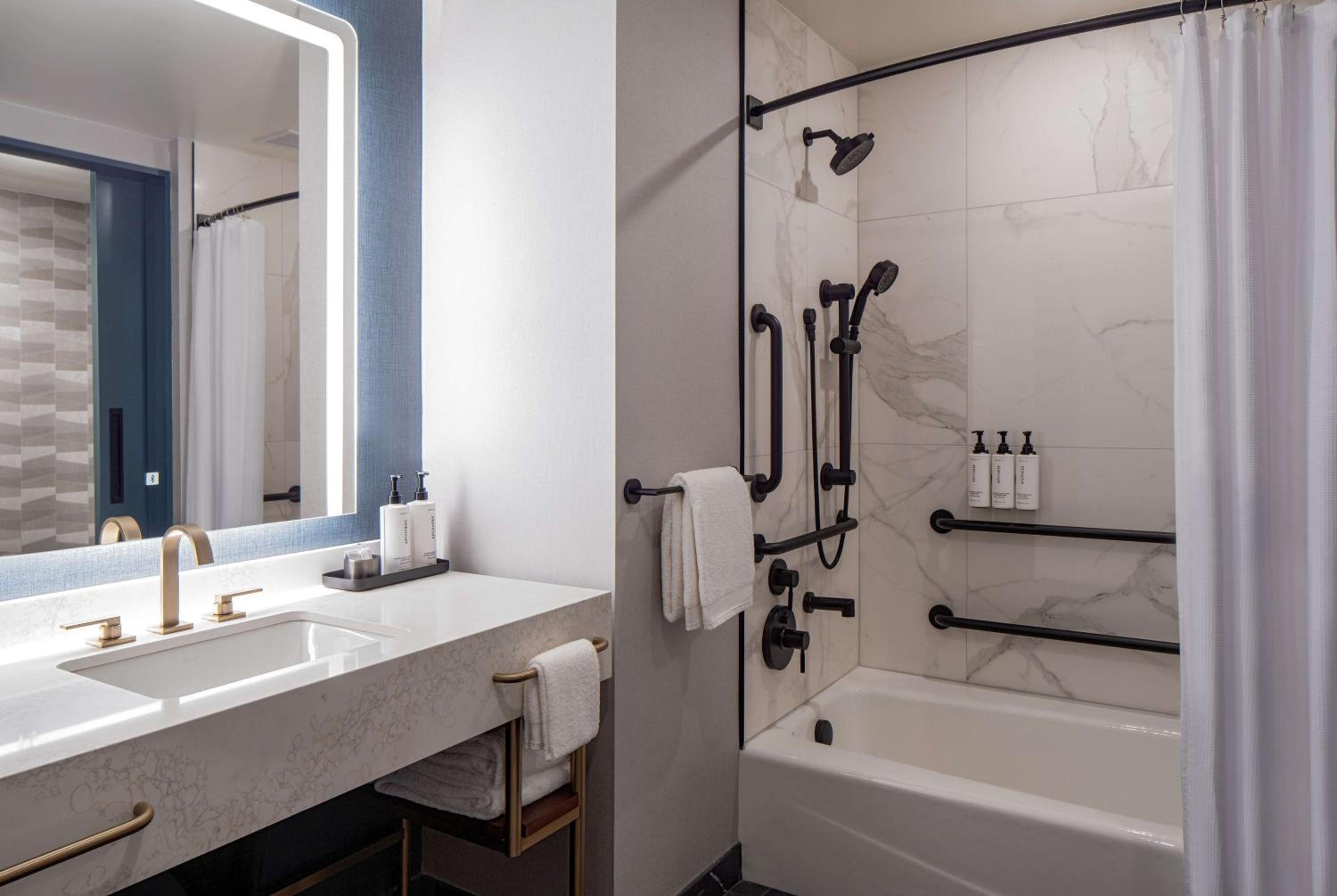 King Room with Mobility Accessible Tub