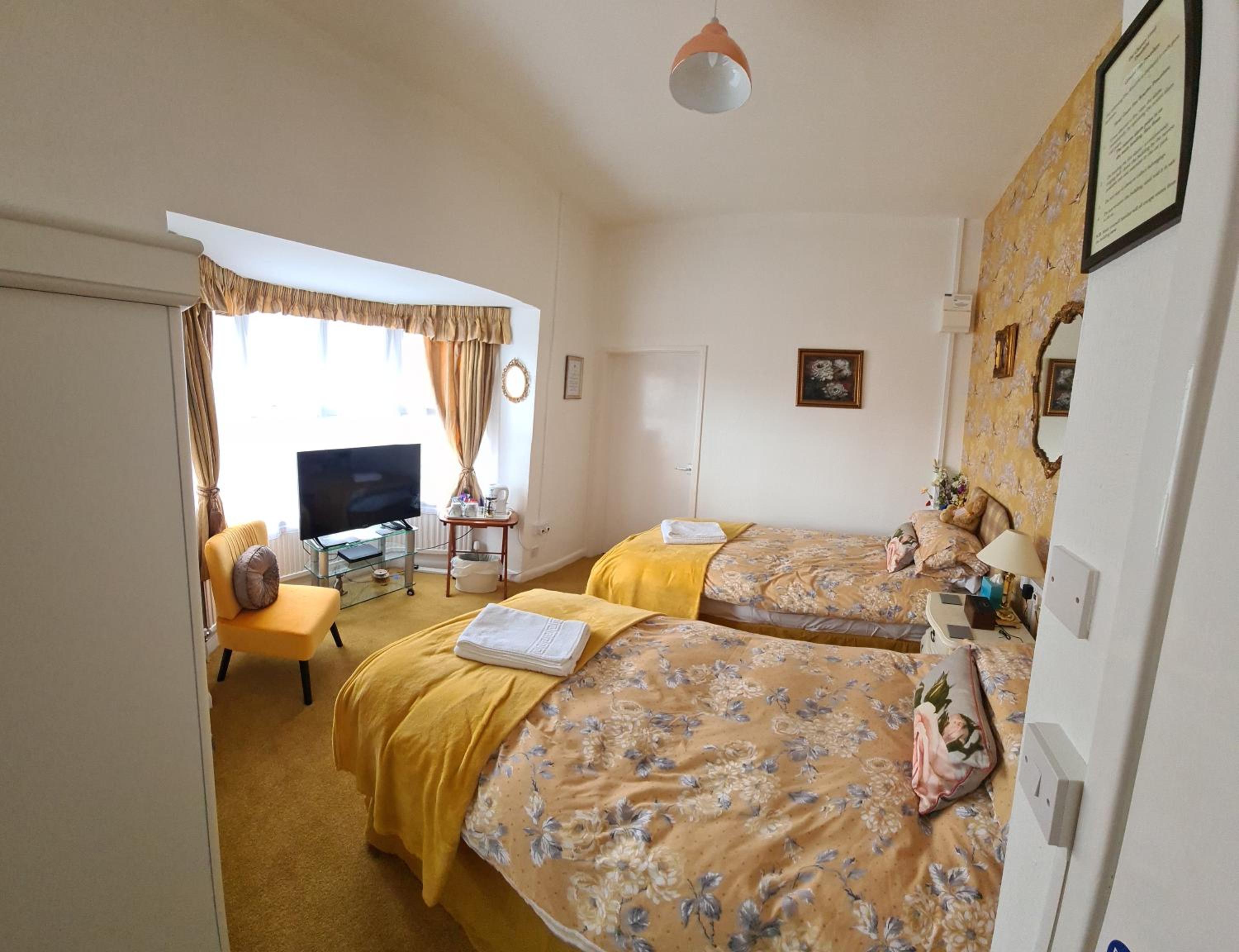 Standard Twin Room With Garden View photo 3