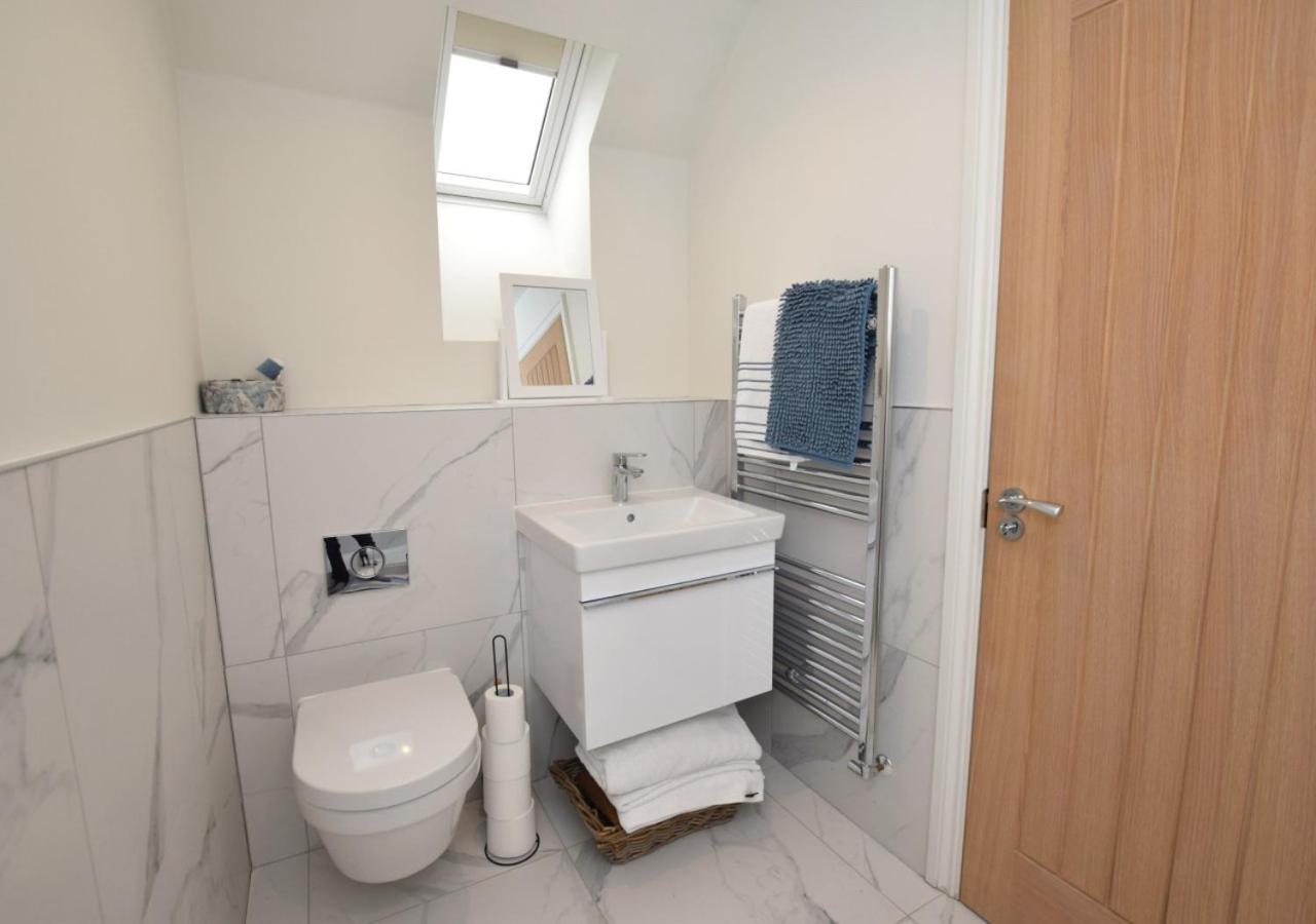 Three-Bedroom House photo 3