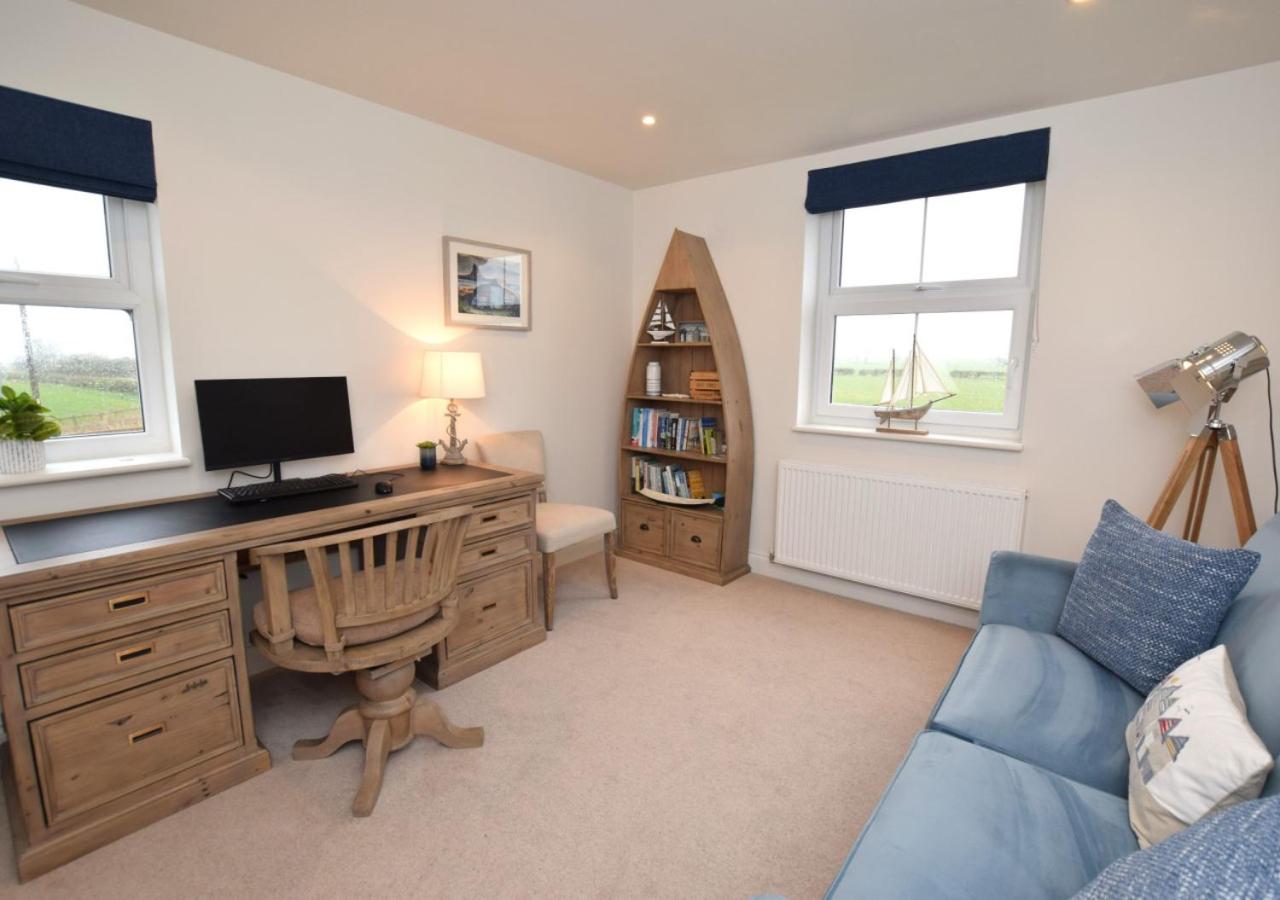 Three-Bedroom House photo 2