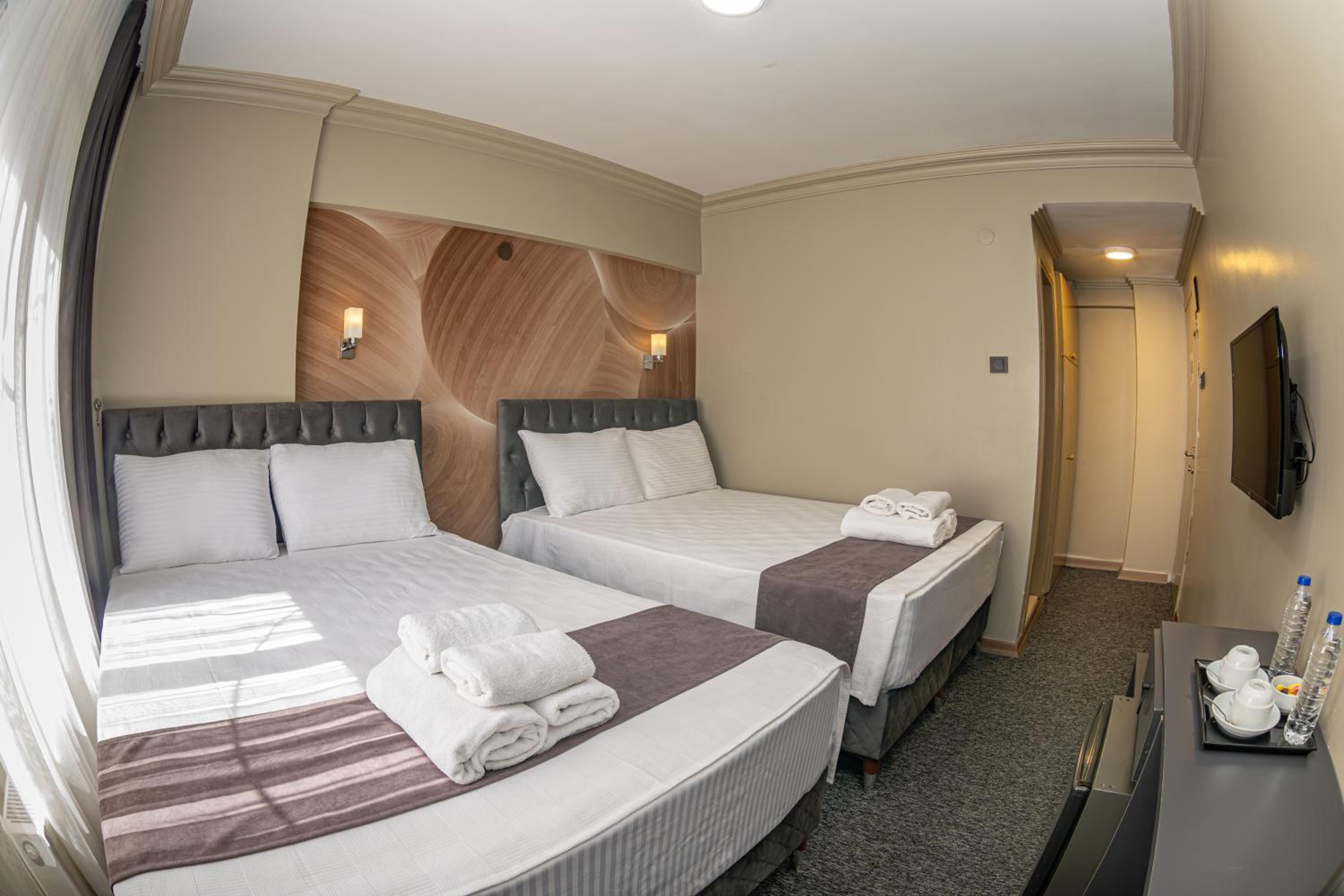 Deluxe Double Room - Photo 13