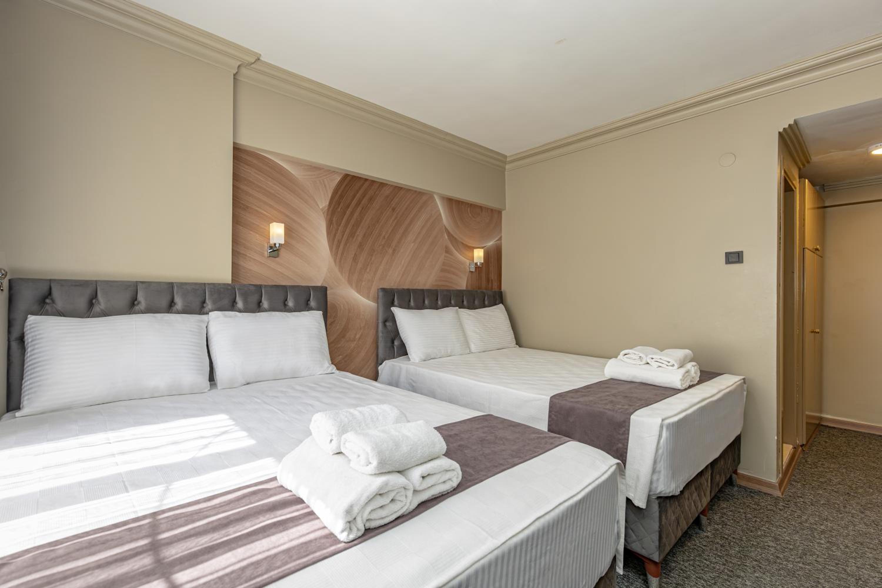 Deluxe Double Room - Photo 15