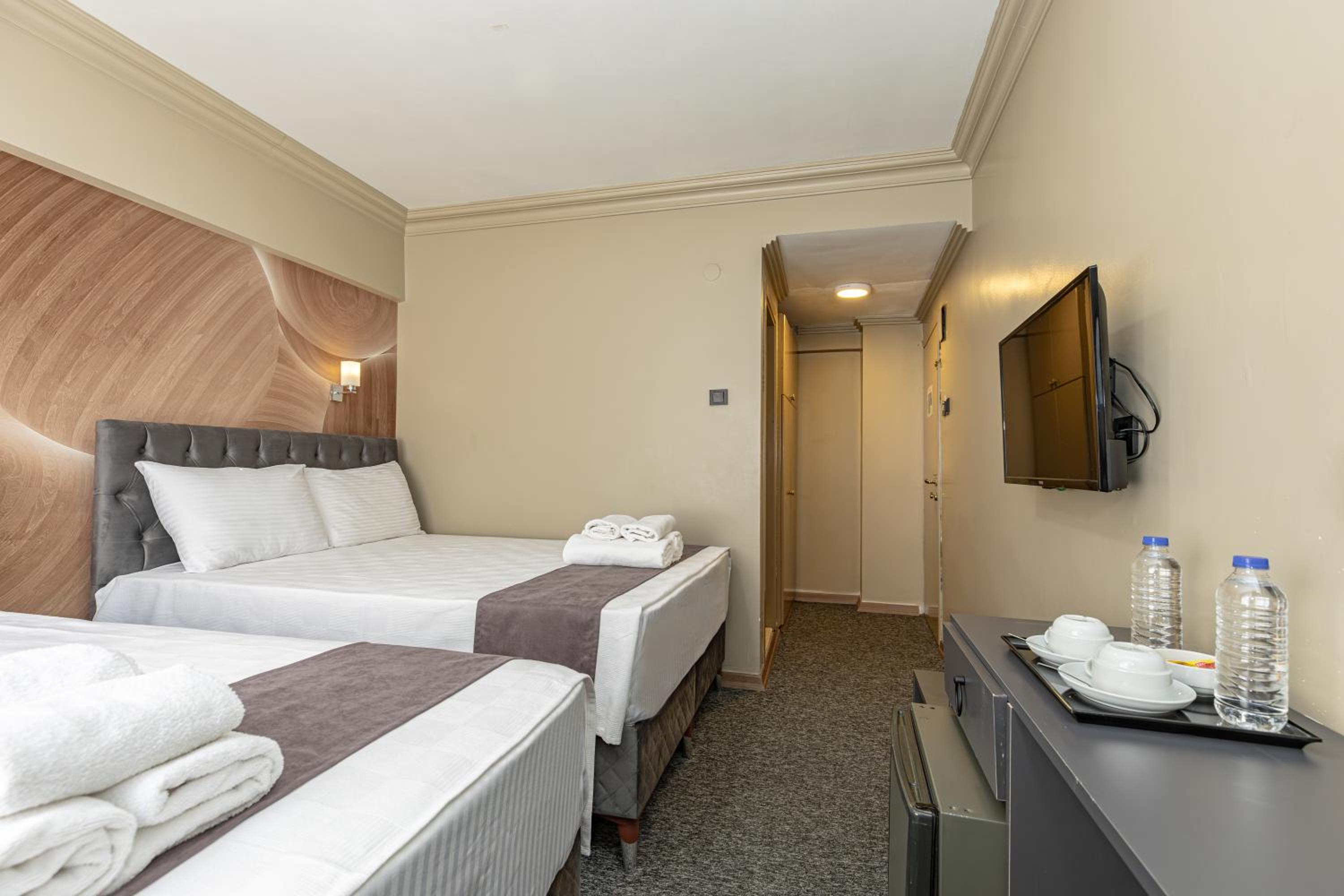 Deluxe Double Room - Photo 12