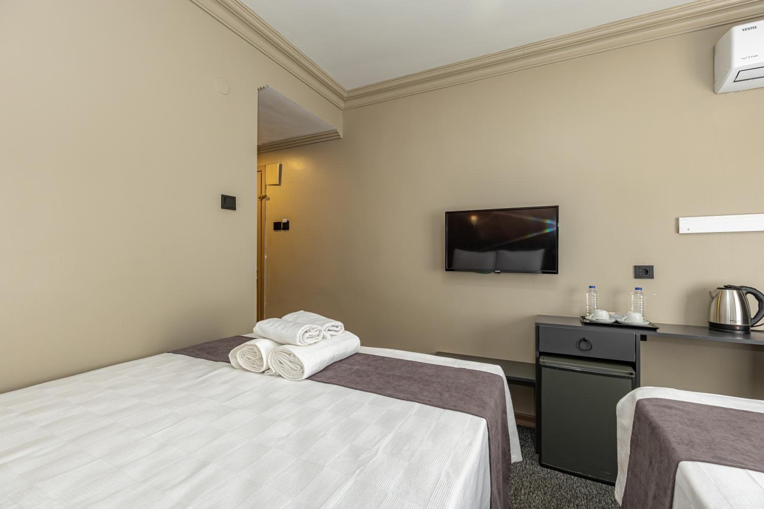 Deluxe Double Room - Photo 22