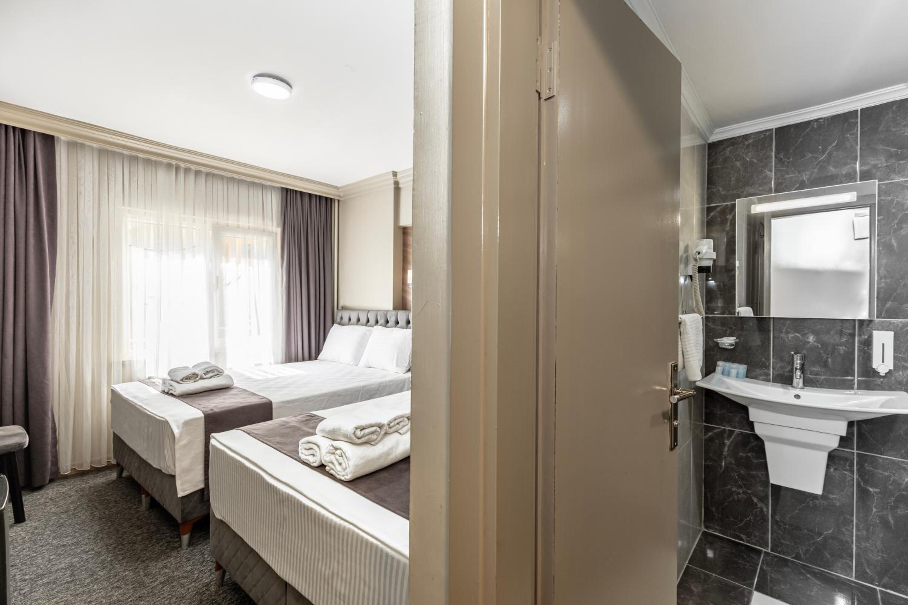 Deluxe Double Room - Photo 6