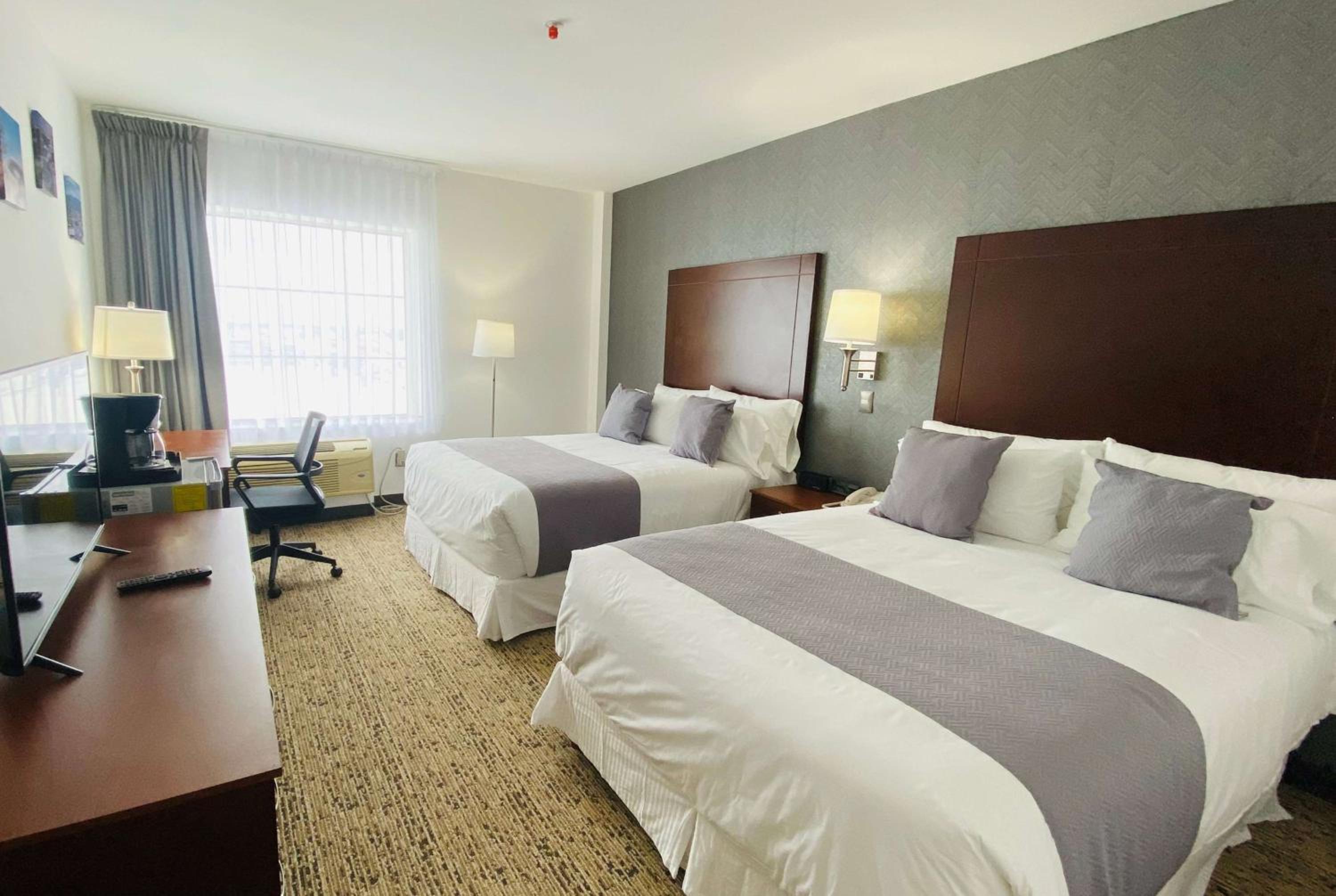 Queen Room with Two Queen Beds - Non-Smoking - Photo 1