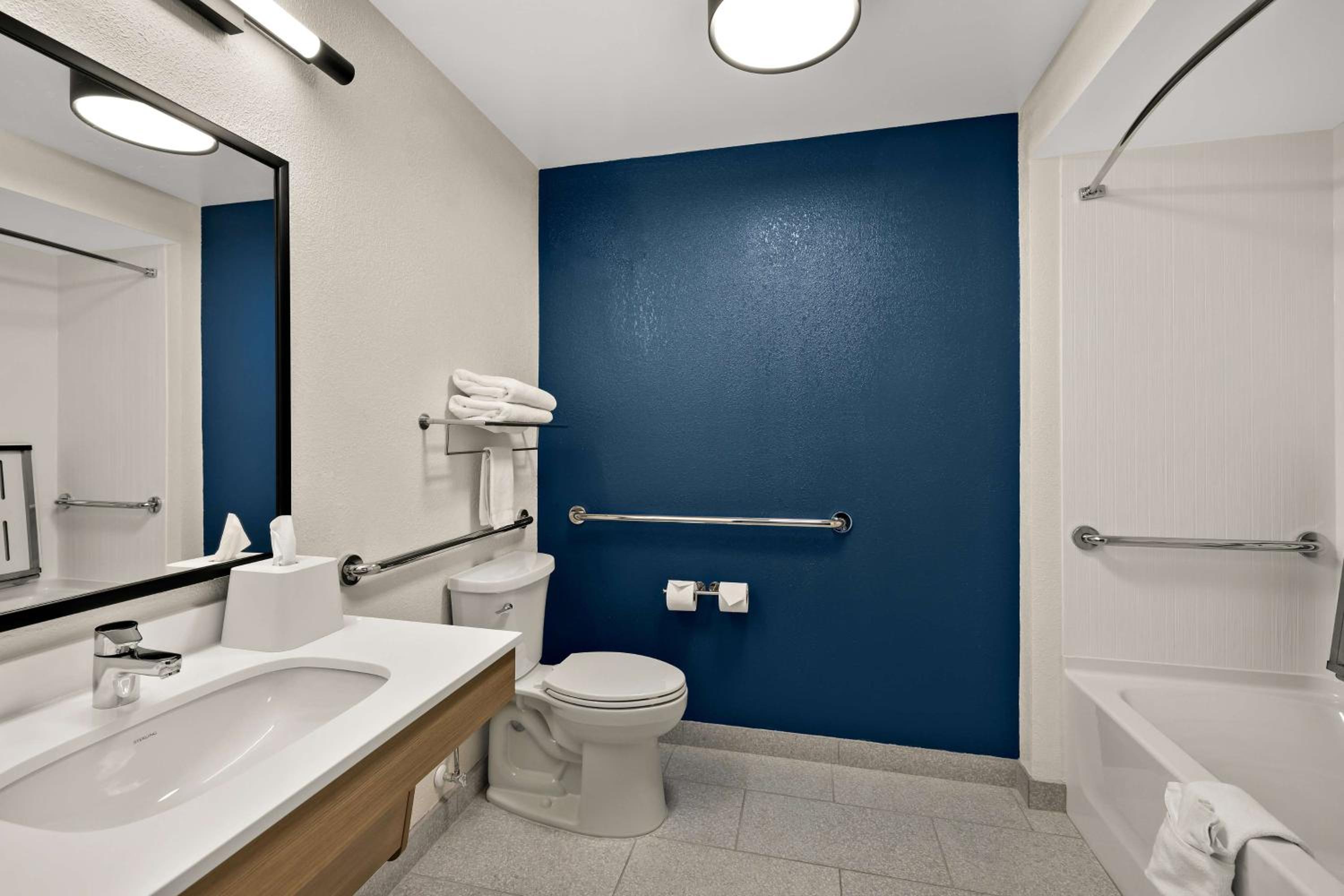 Queen Room with Two Queen Beds - Mobility and Hearing Access - Photo 4