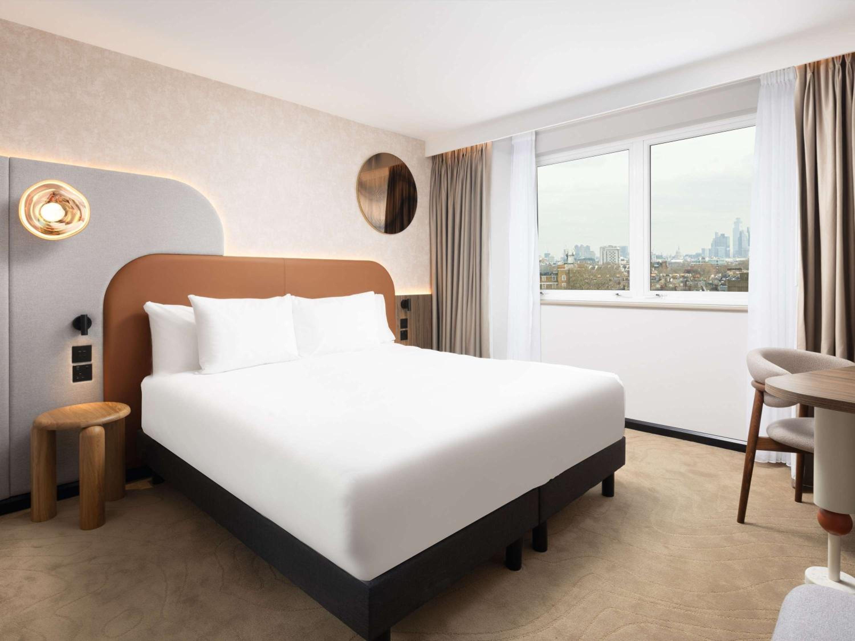 Deluxe Priviledge King Room with Rainfall Shower and High Floor Panorama View photo 1