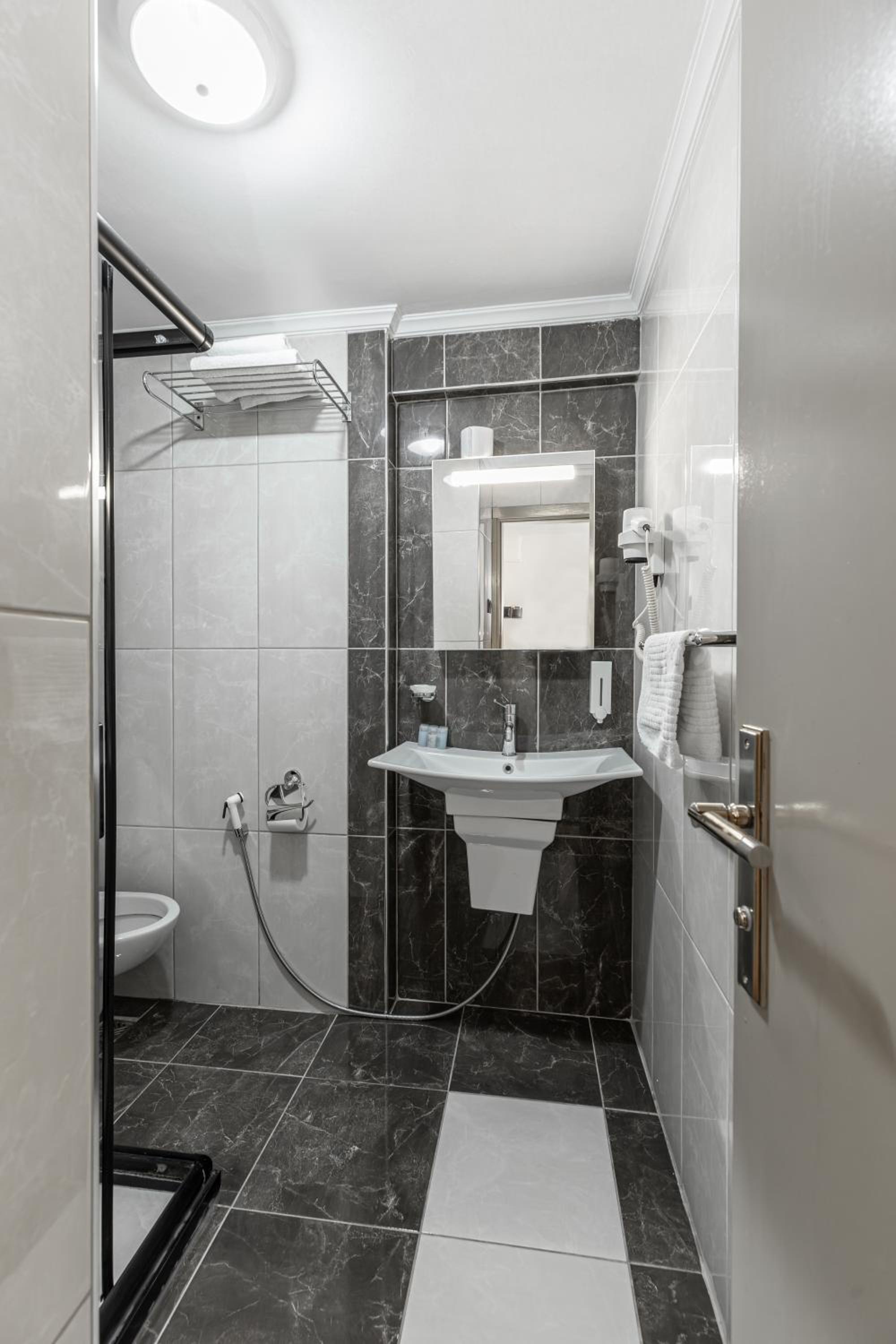 Deluxe Double Room - Photo 28
