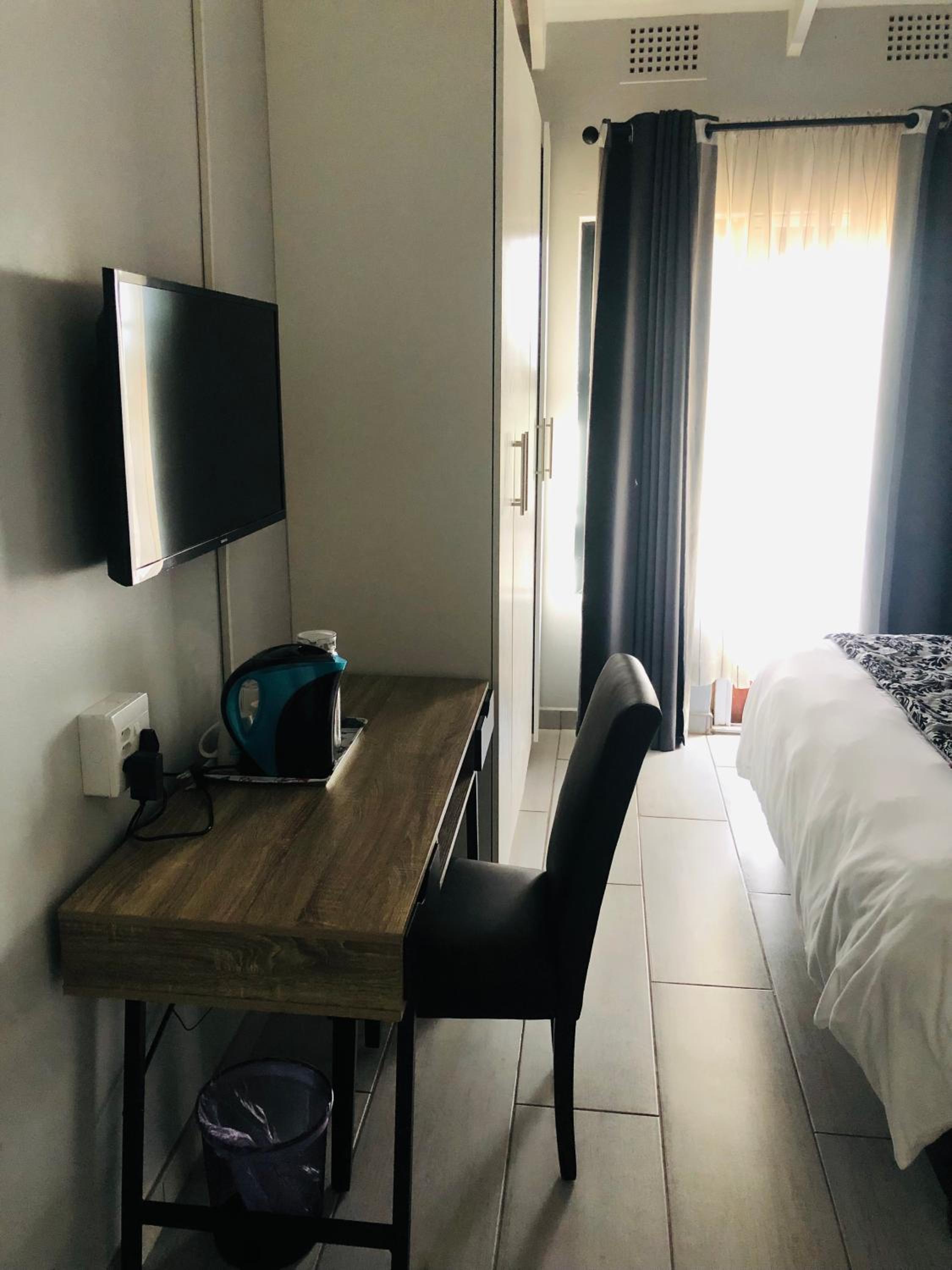 Deluxe King Room photo 3