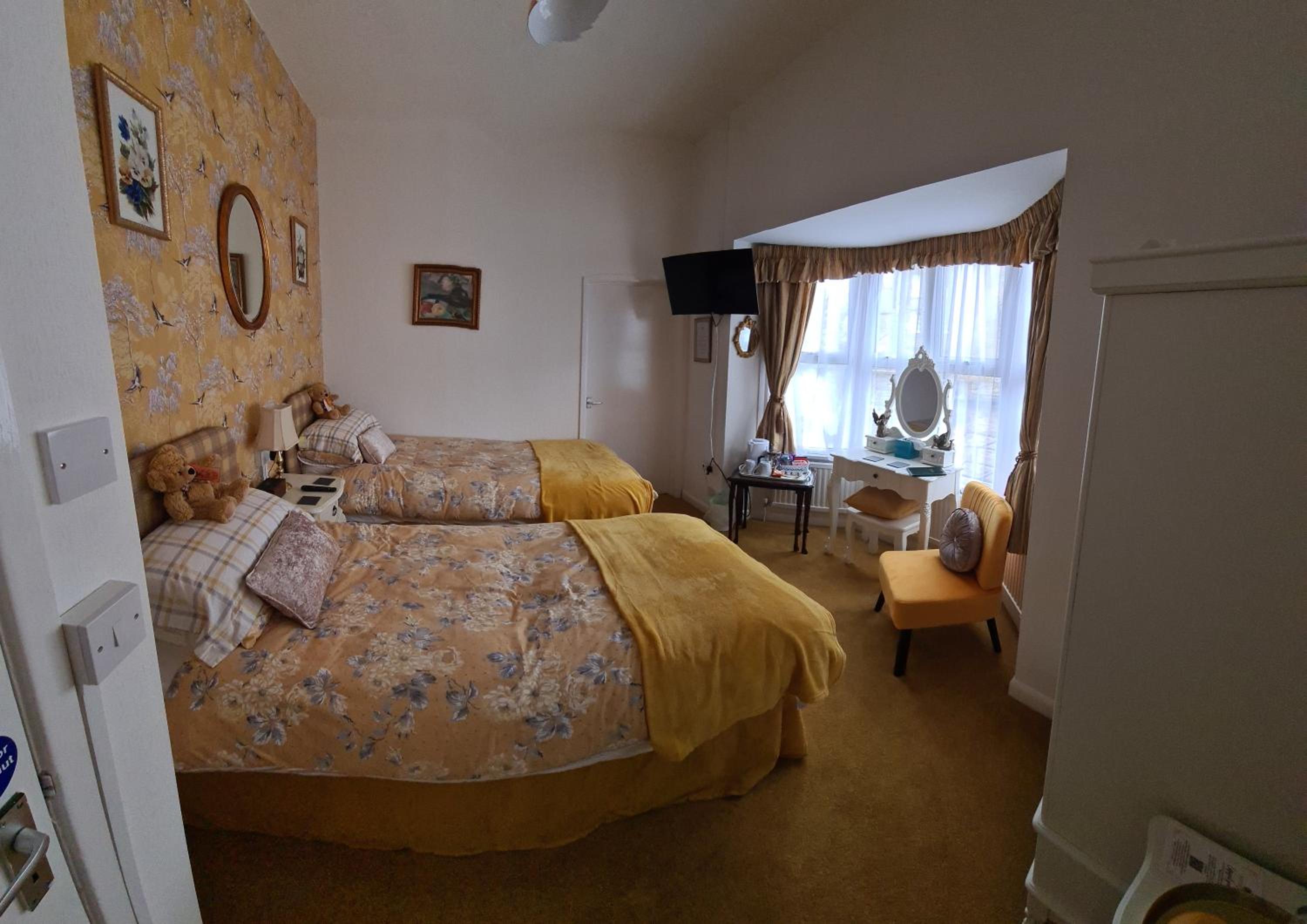 Standard Twin Room photo 2