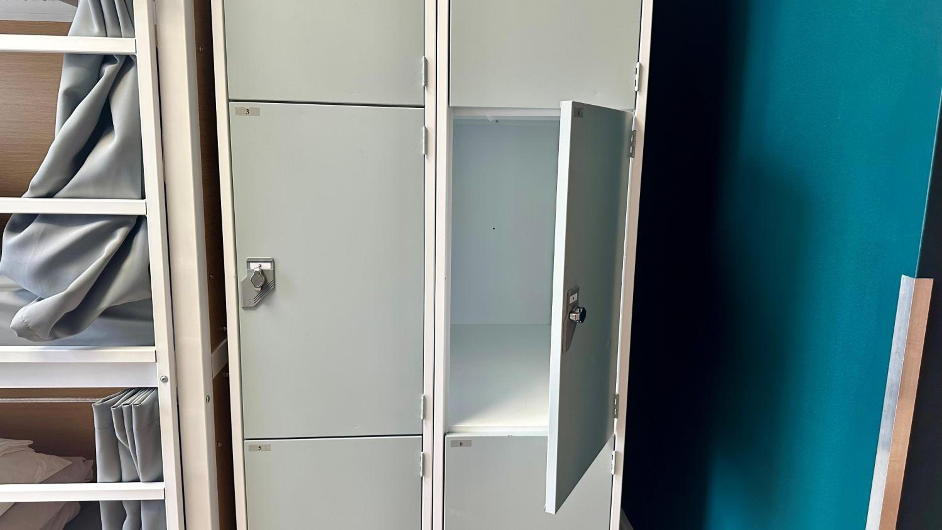 Bed in Mixed Dormitory Room for 4 People with Bathroom (18-45 Years) photo 3