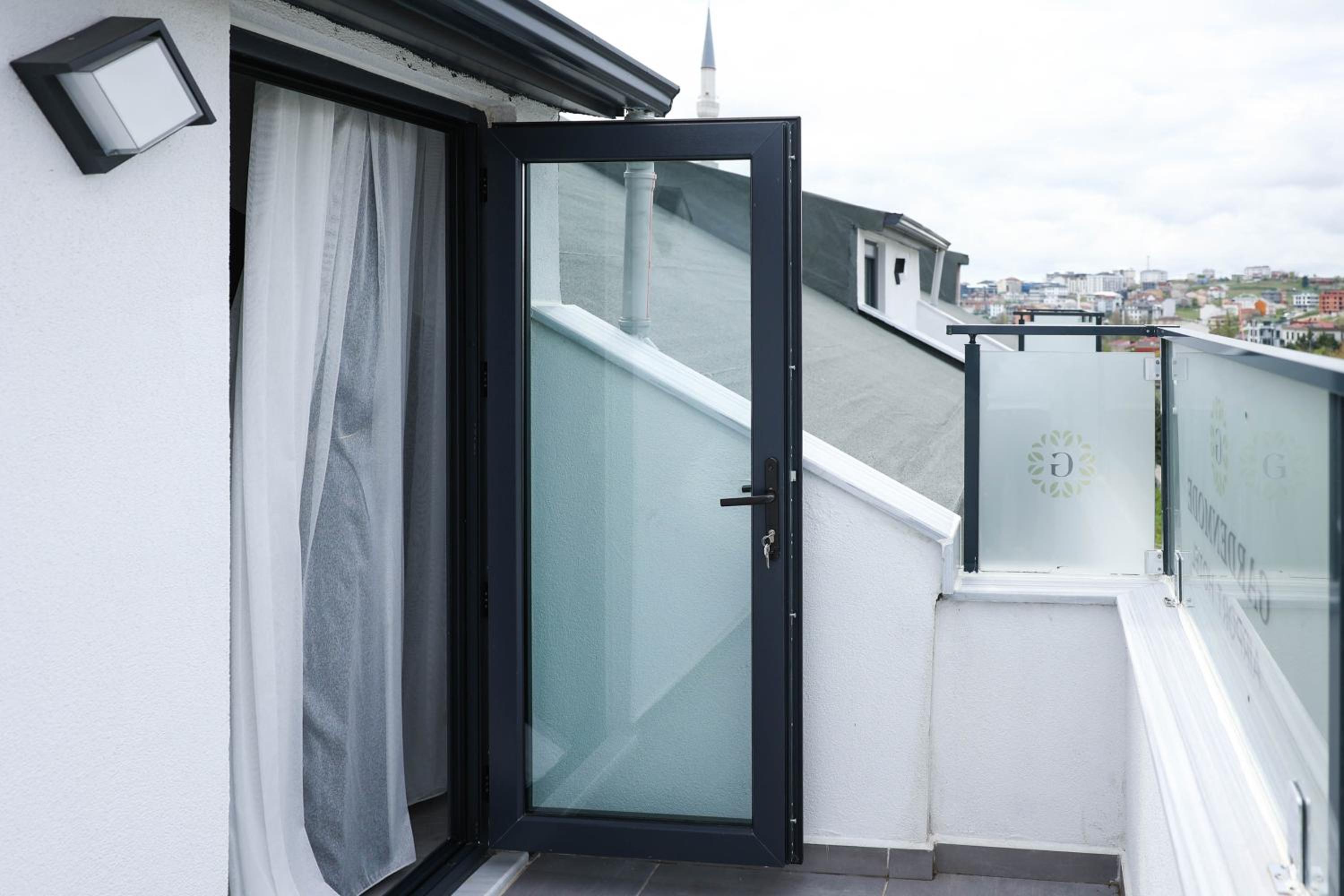 Deluxe Double Room with Balcony - Photo 2