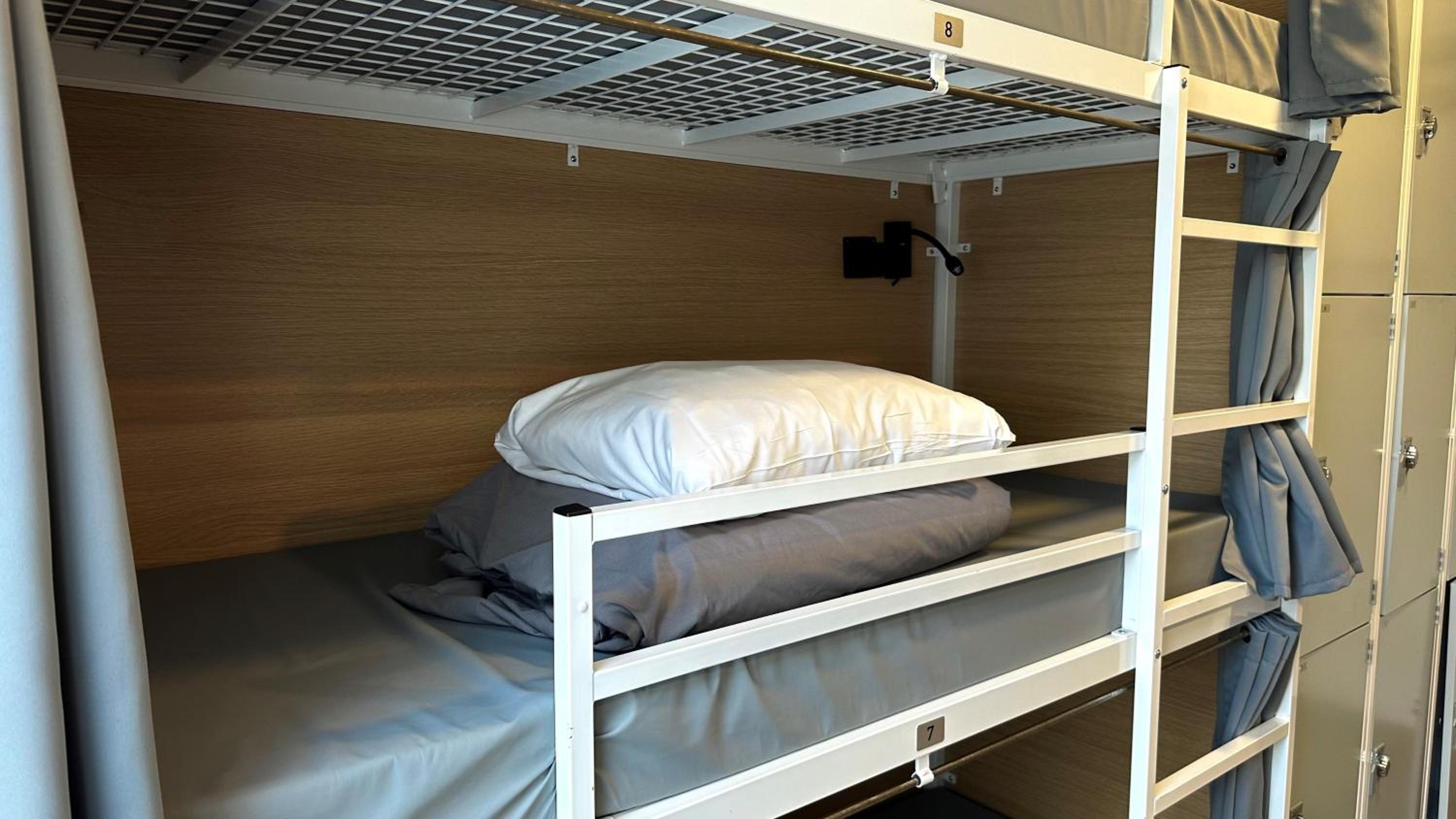 Bed in Mixed Dormitory Room for 6 people with Bathroom (18-45 Years) photo 1