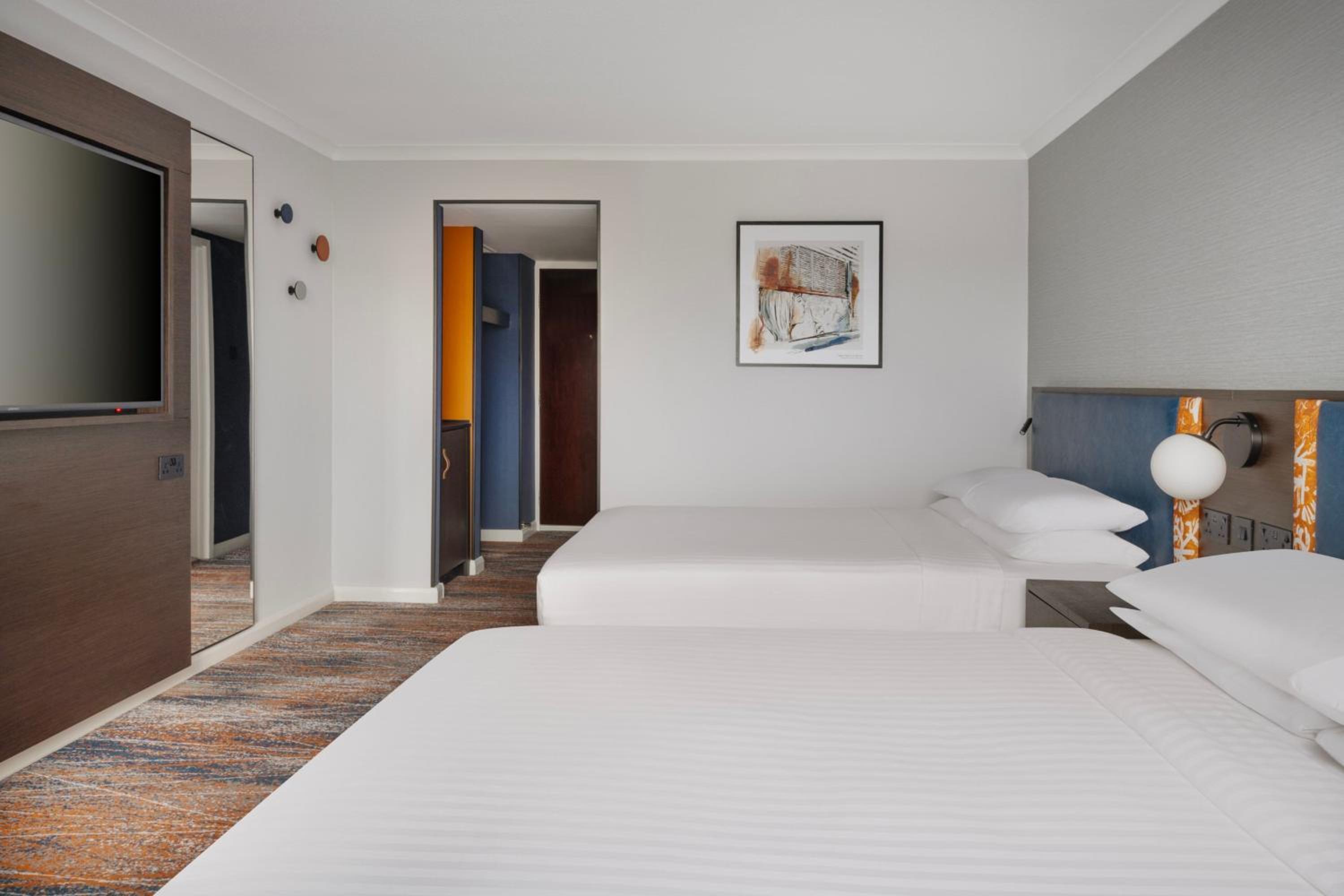Deluxe Family Room with Two Double Beds - Photo 9