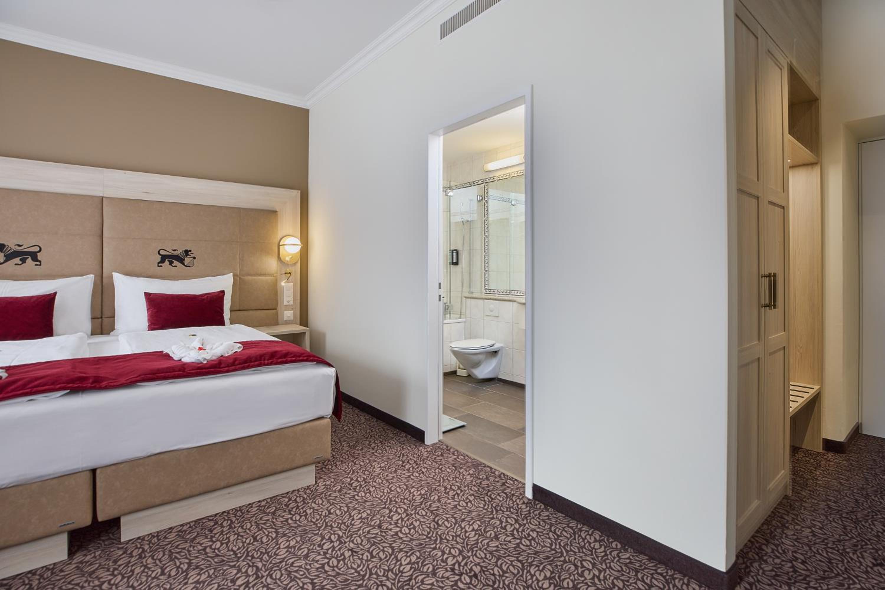 Deluxe Top View Room with Balcony - Photo 2