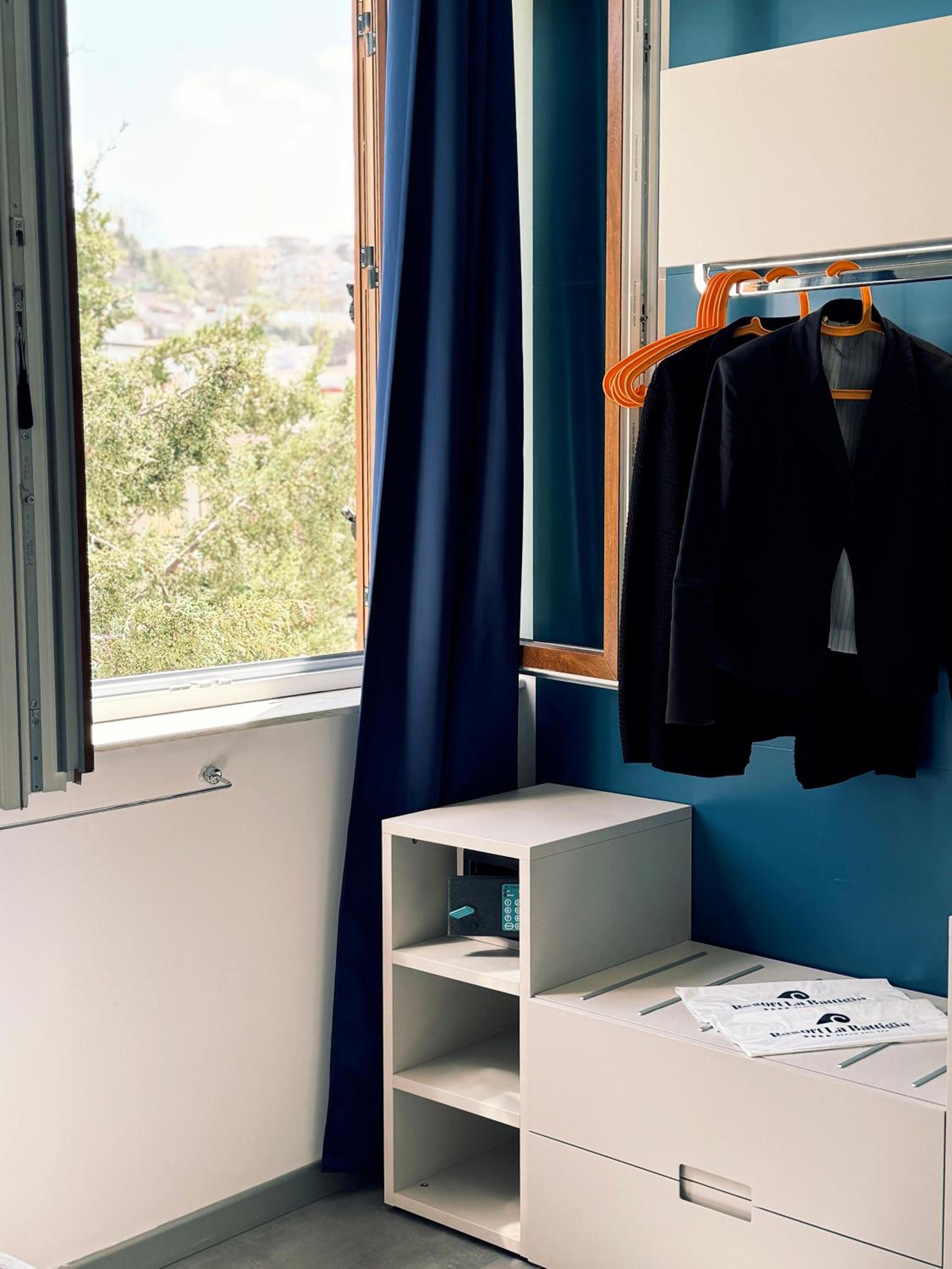 Standard Double Room with Garden View - Photo 6