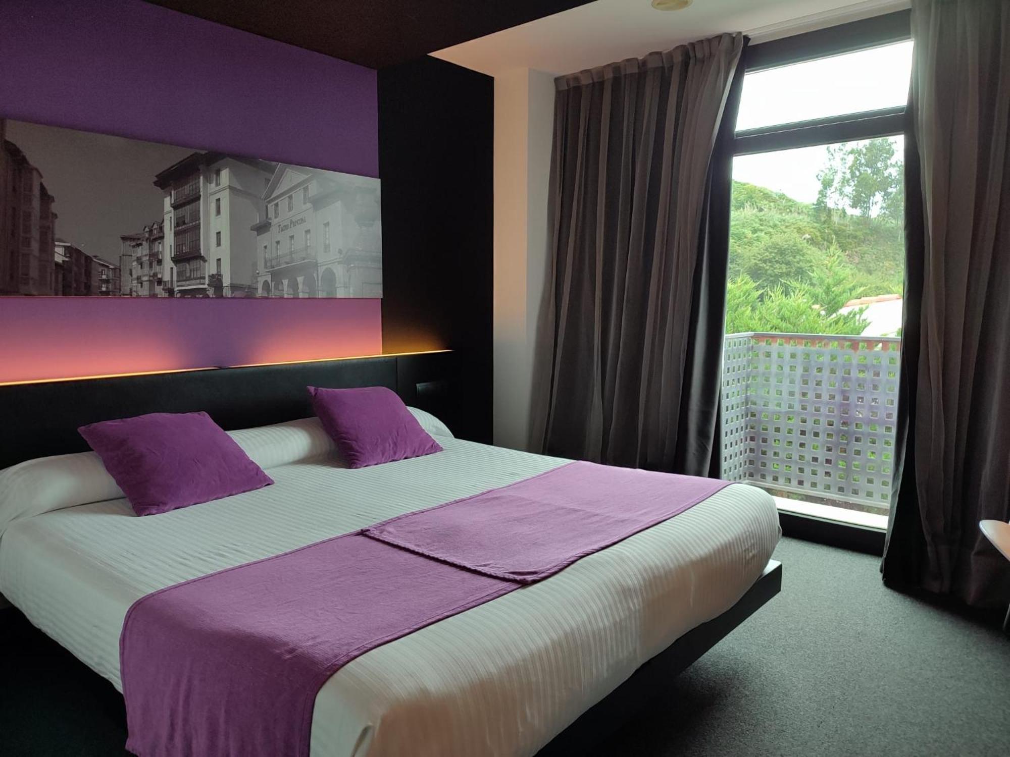 Double or Twin Room with Private Bathroom - Photo 2