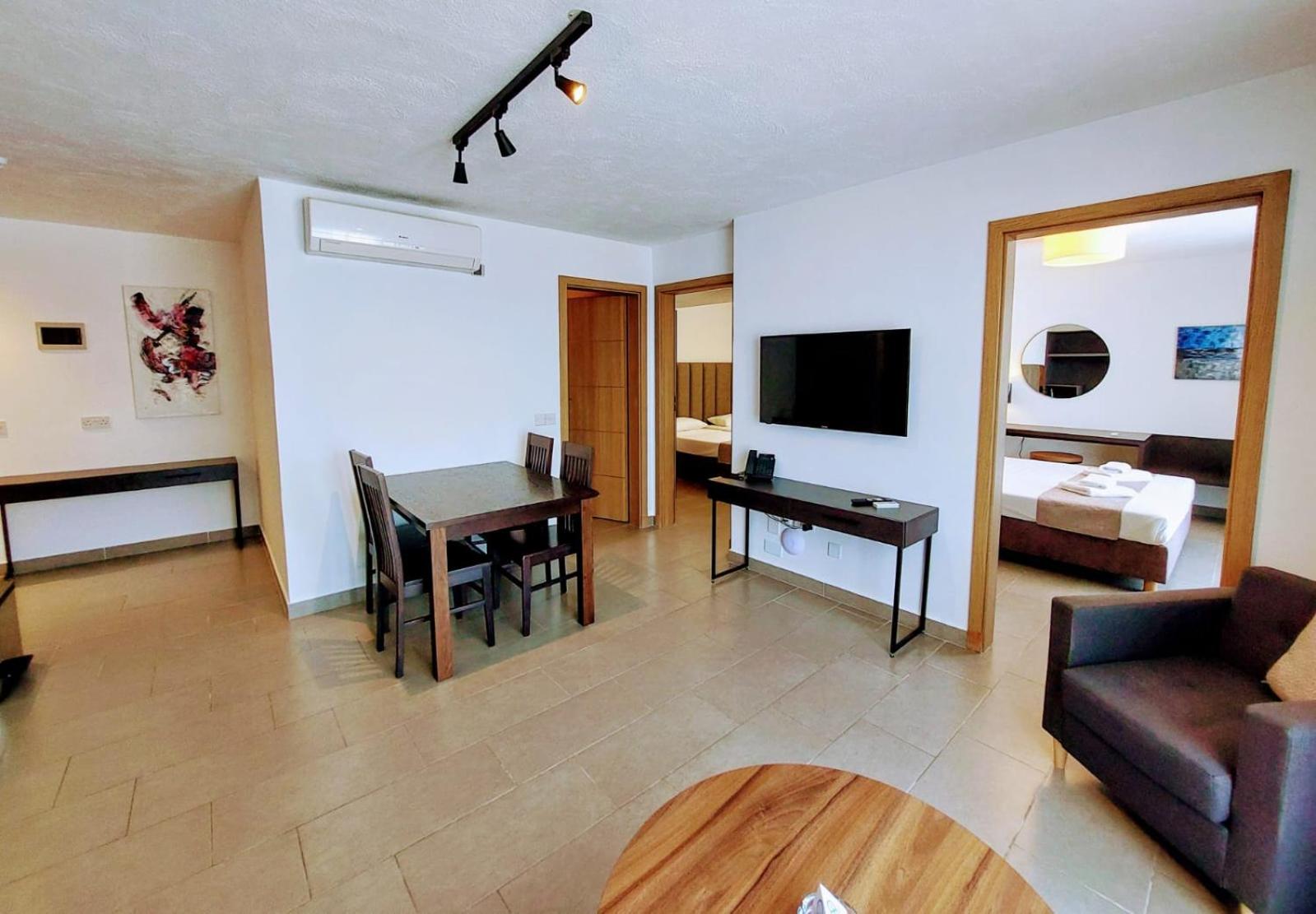 Penthouse Suite - Photo 6