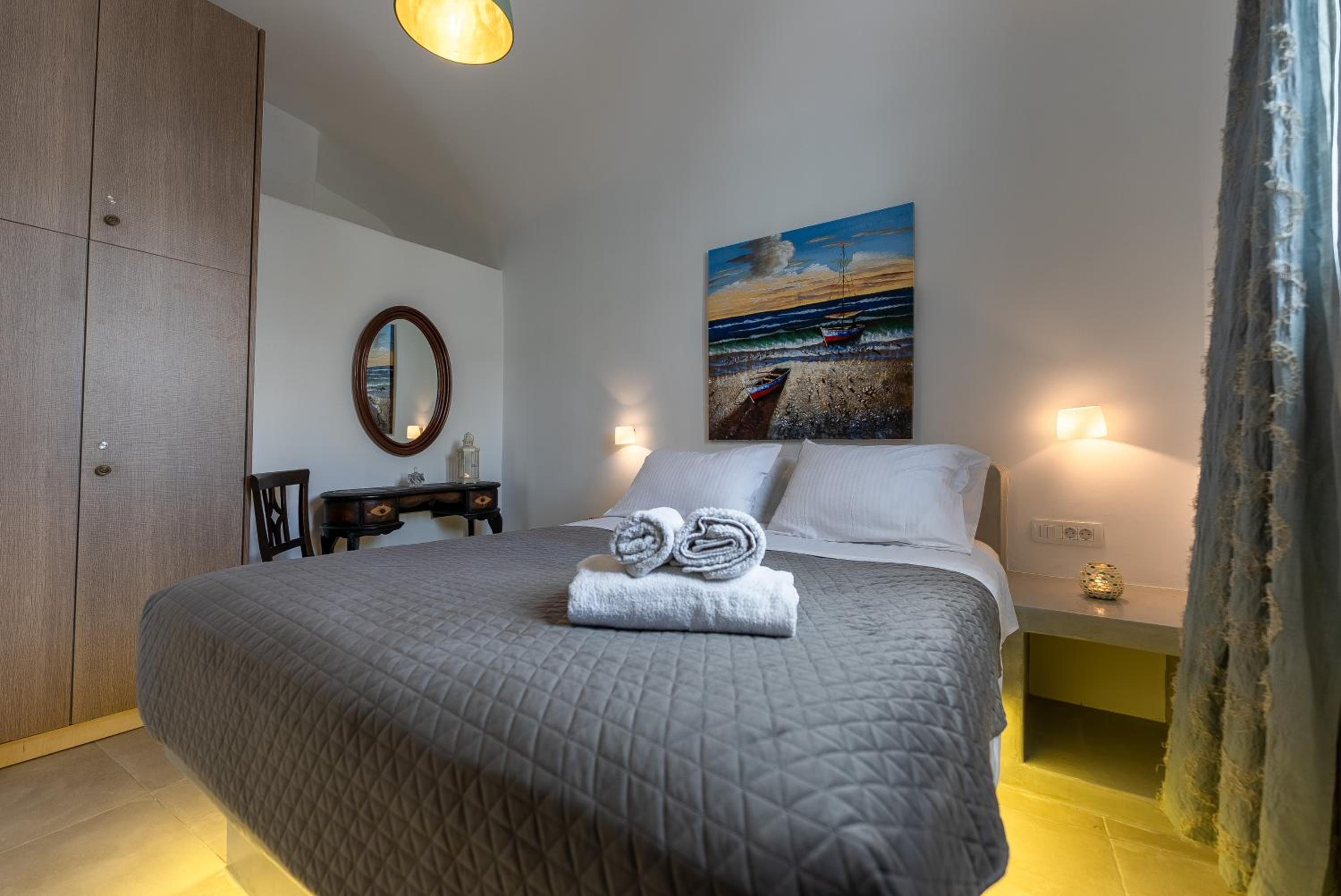 Deluxe Double Room (2 Adults + 1 Child) photo 3